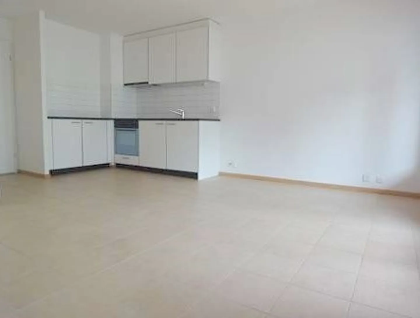 Nice studio close to all amenities - Photo 2 of 5