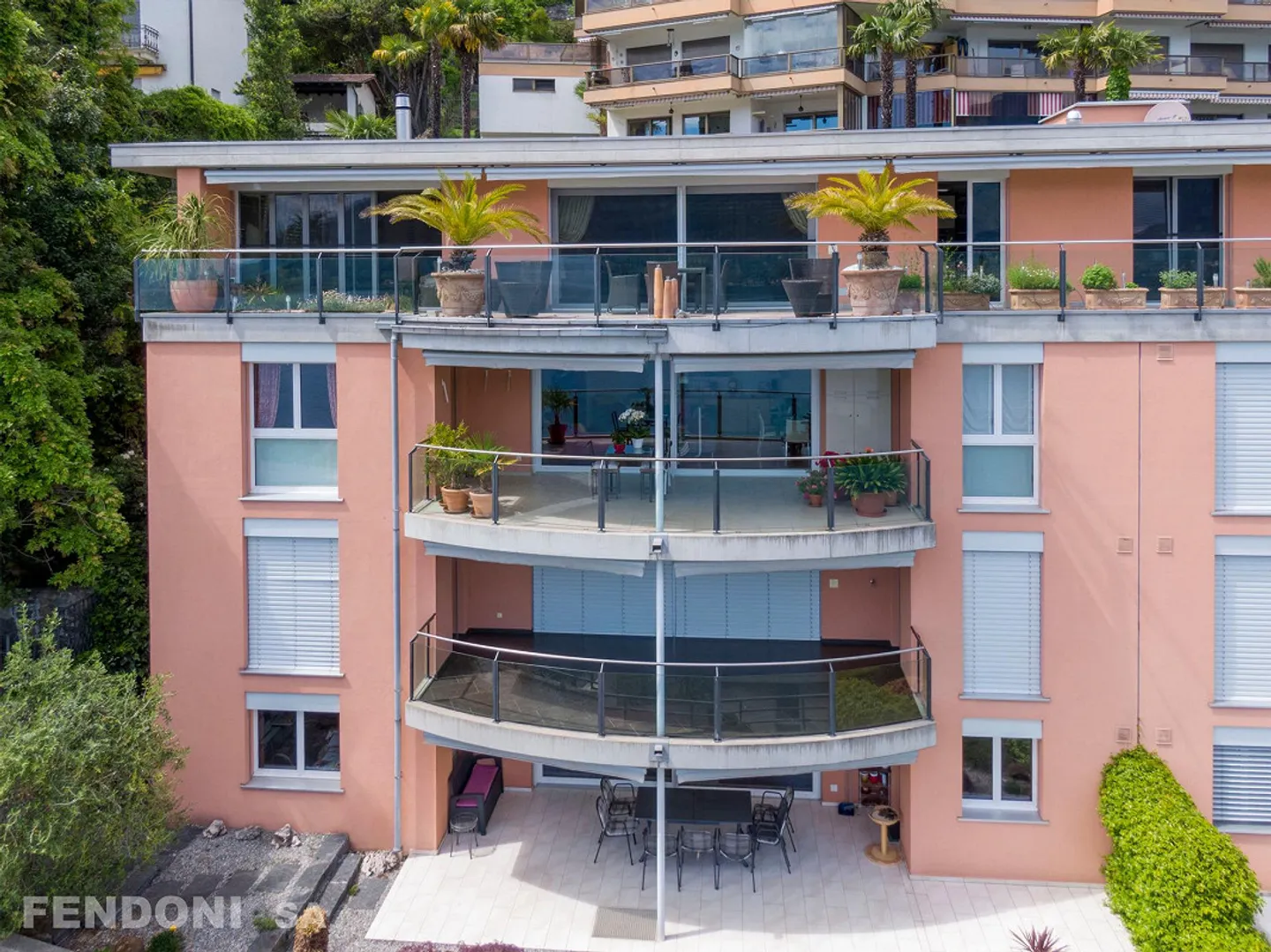 Esclusivo e lussuoso condominio con vista lago - Foto 3 di 17