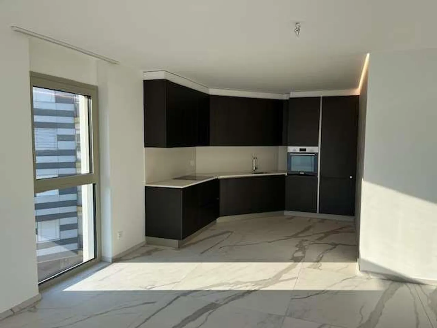 Appartement élégant de 3,5 pièces à Massagno - Photo 2 sur 5