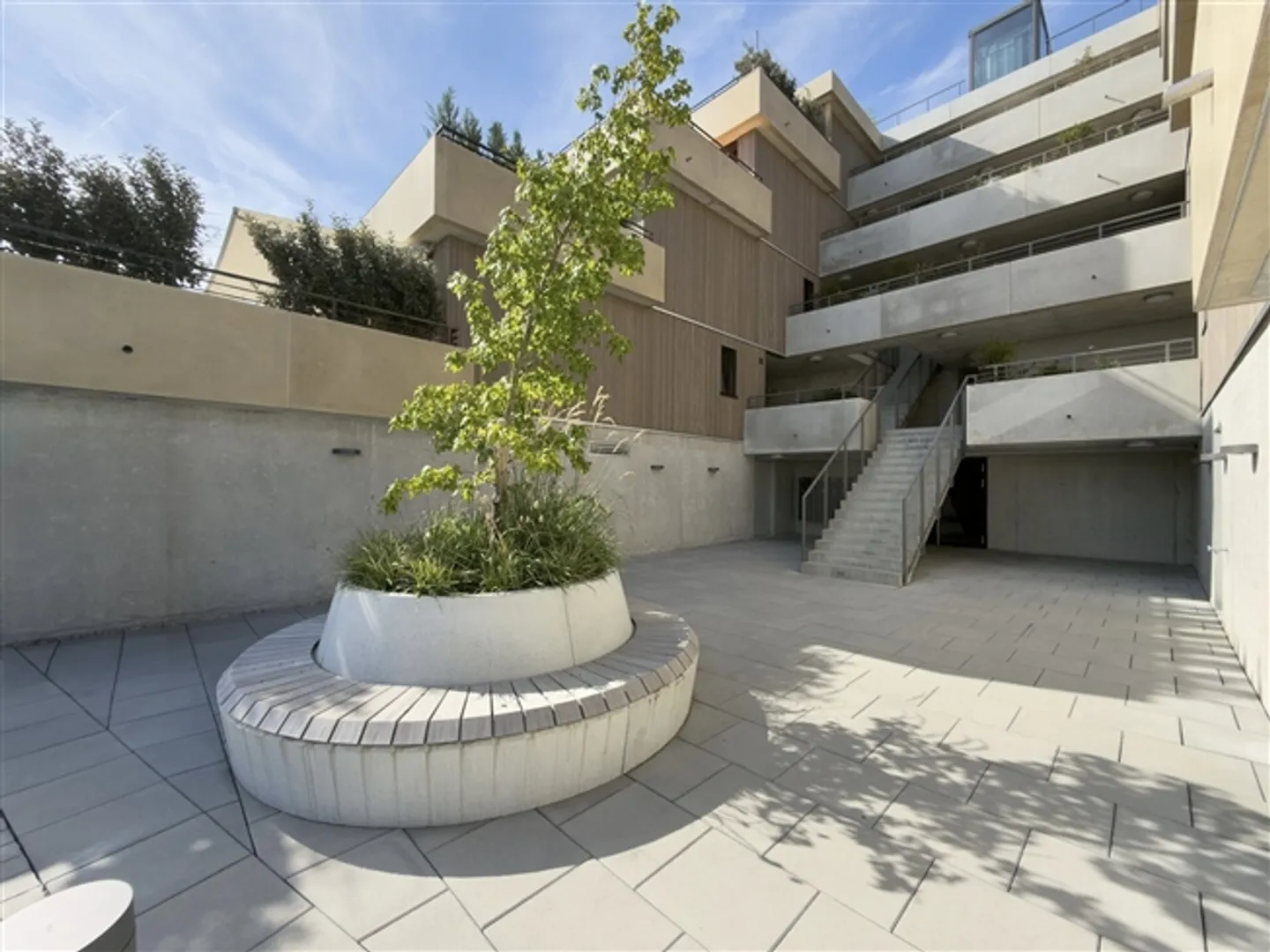 LIGHT-FLOODED TERRACE APARTMENT - Photo 3 of 9