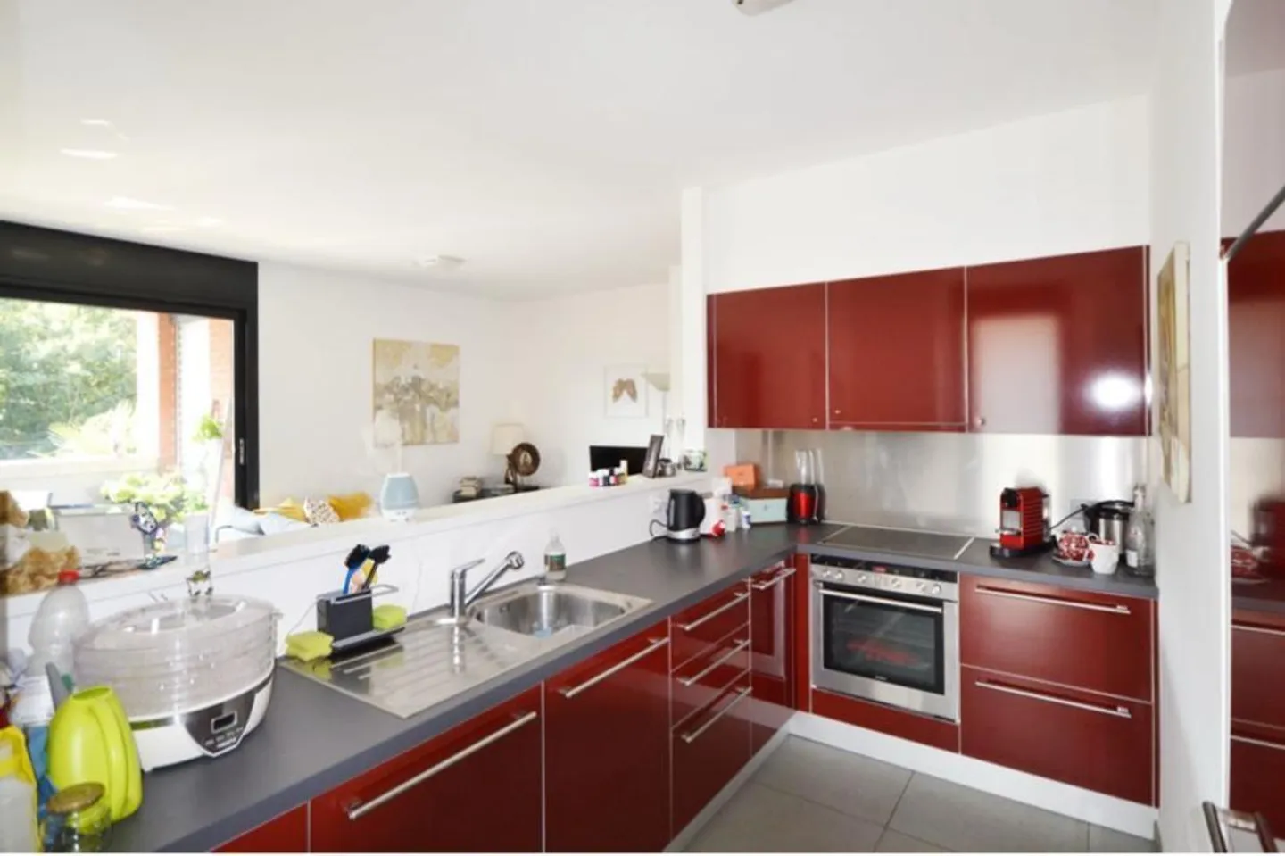 À LOUER : BEL APPARTEMENT MEUBLÉ AVEC TERRASSE - Photo 1 sur 11