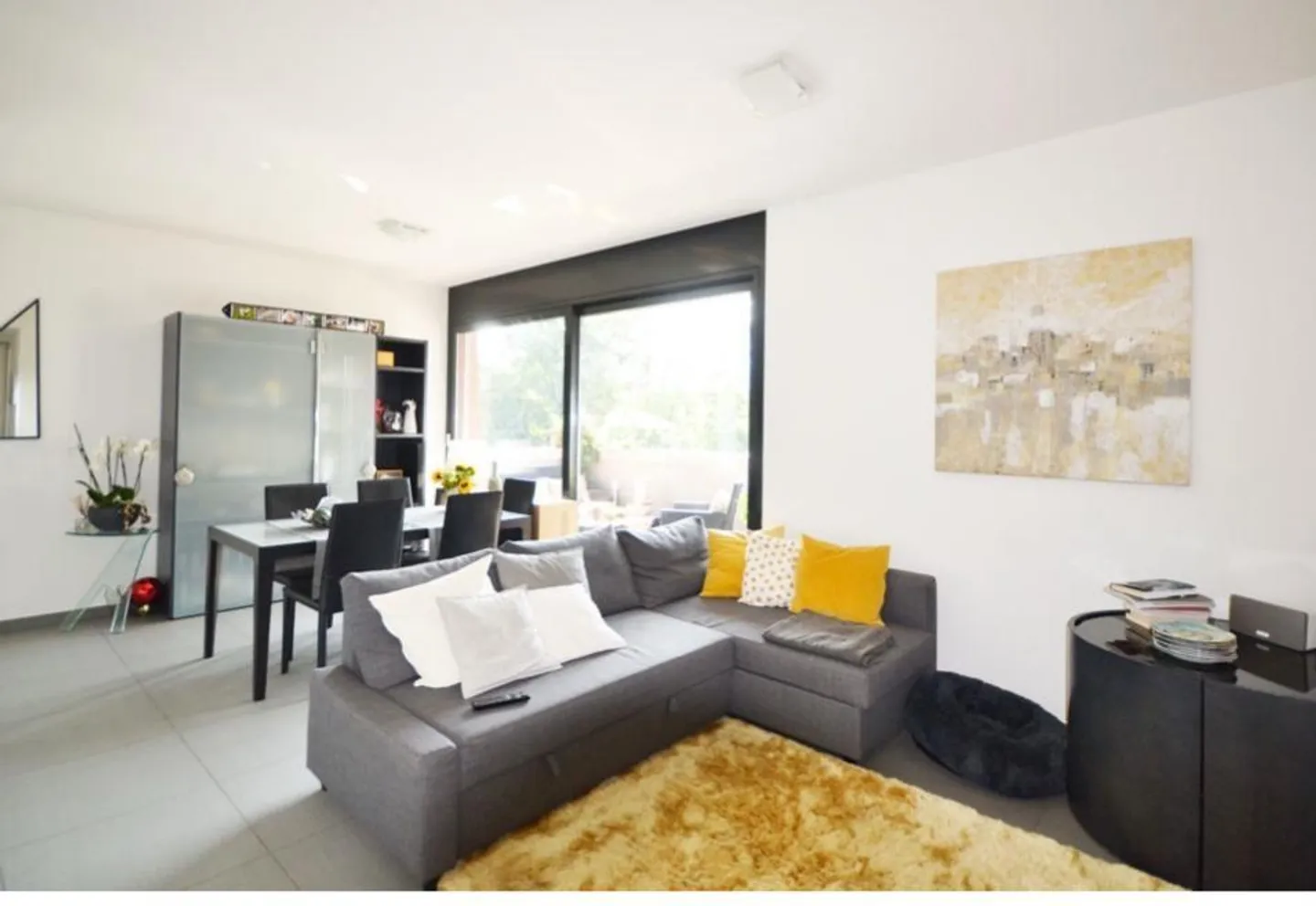 À LOUER : BEL APPARTEMENT MEUBLÉ AVEC TERRASSE - Photo 2 sur 11
