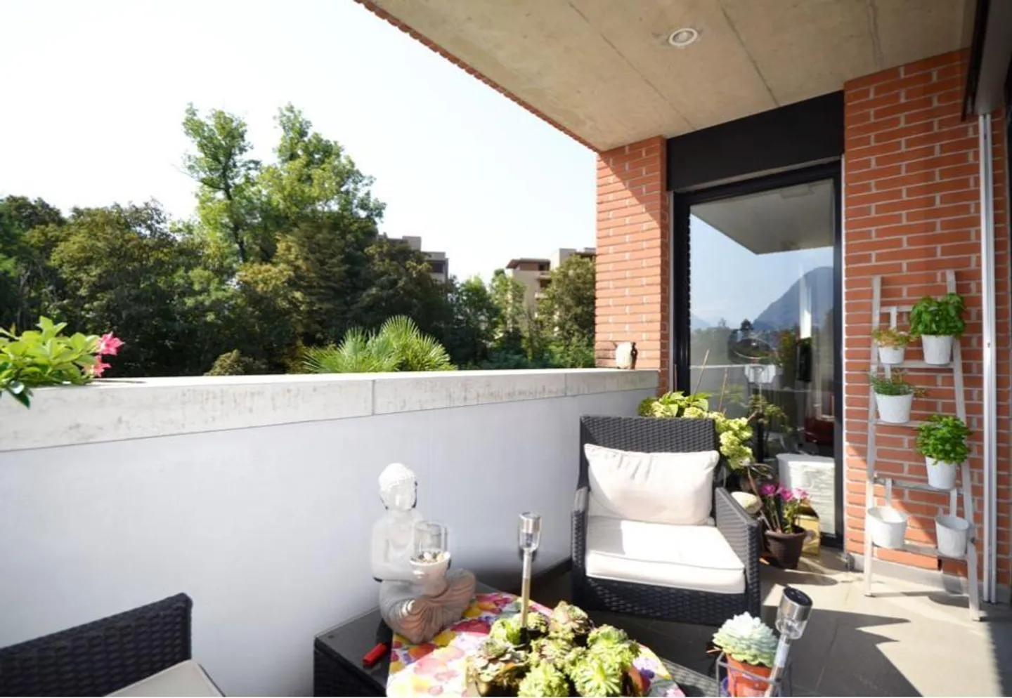 À LOUER : BEL APPARTEMENT MEUBLÉ AVEC TERRASSE - Photo 3 sur 11