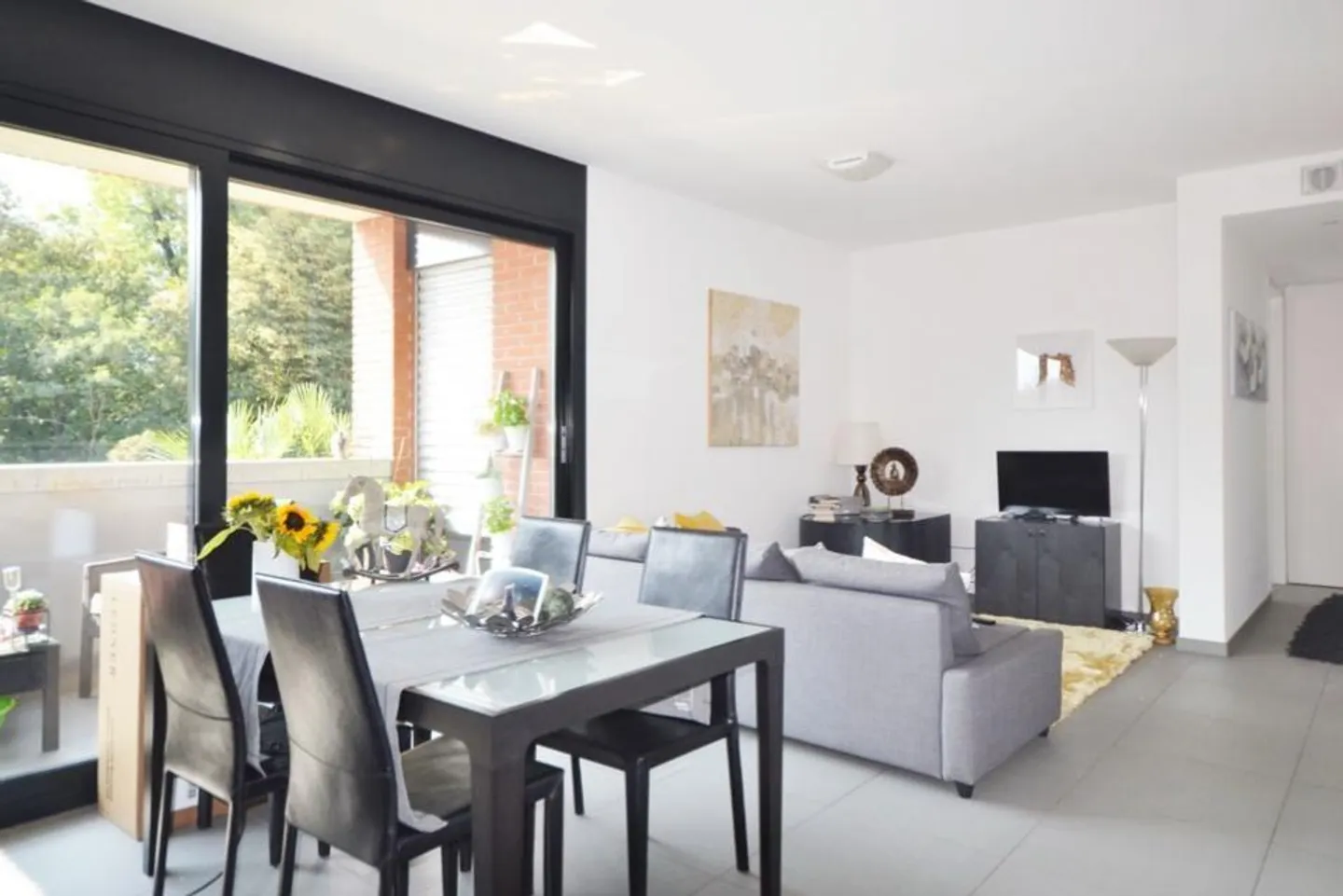 À LOUER : BEL APPARTEMENT MEUBLÉ AVEC TERRASSE - Photo 4 sur 11