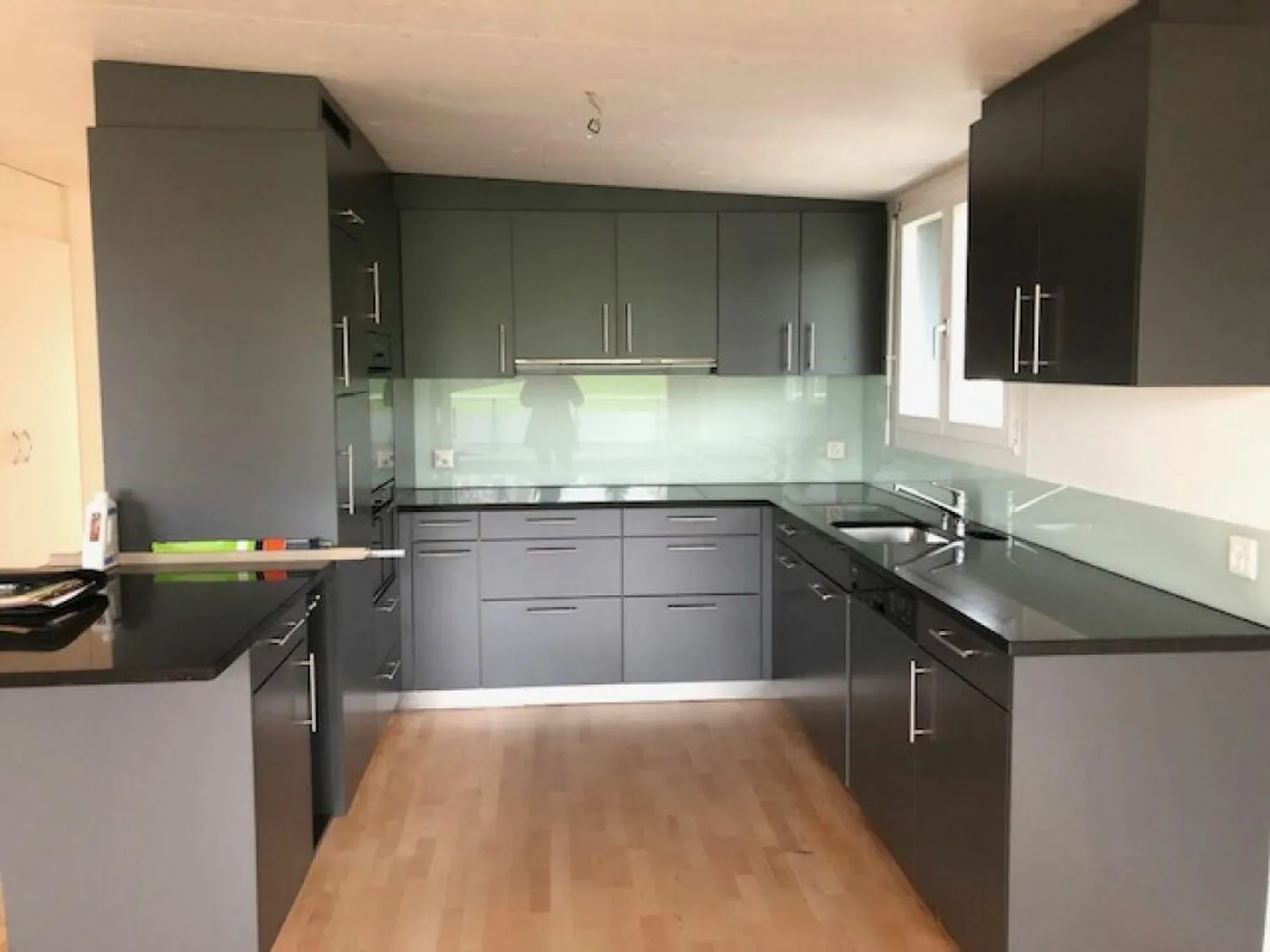 Bellissimo e luminoso appartamento attico di 4,5 locali con vista sul lago - Foto 1 di 8