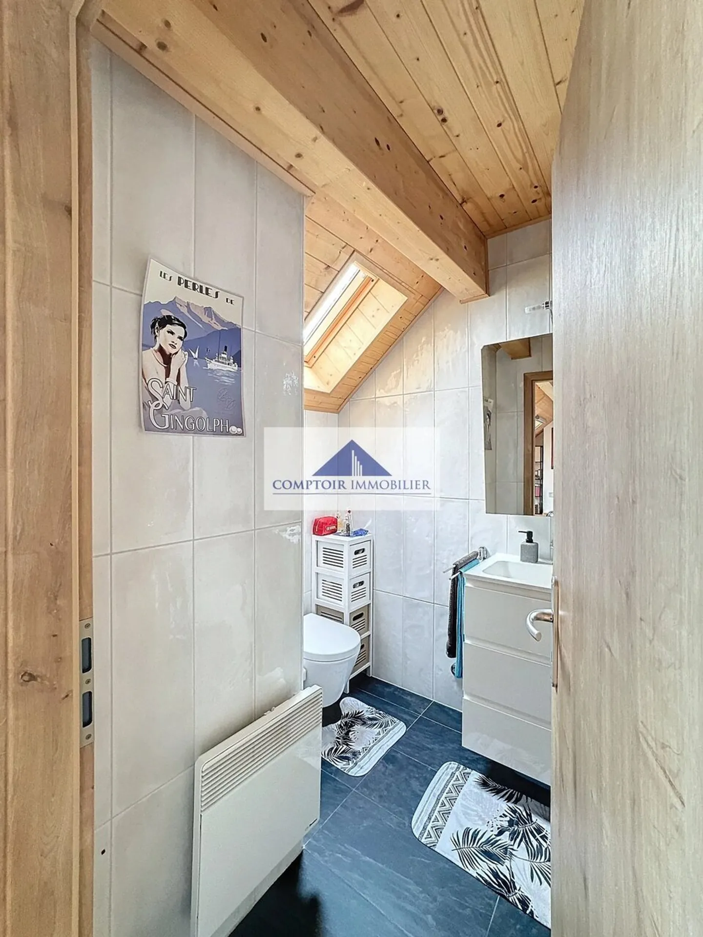 2.5 rooms in the attic facing the lake - Photo 7 of 11