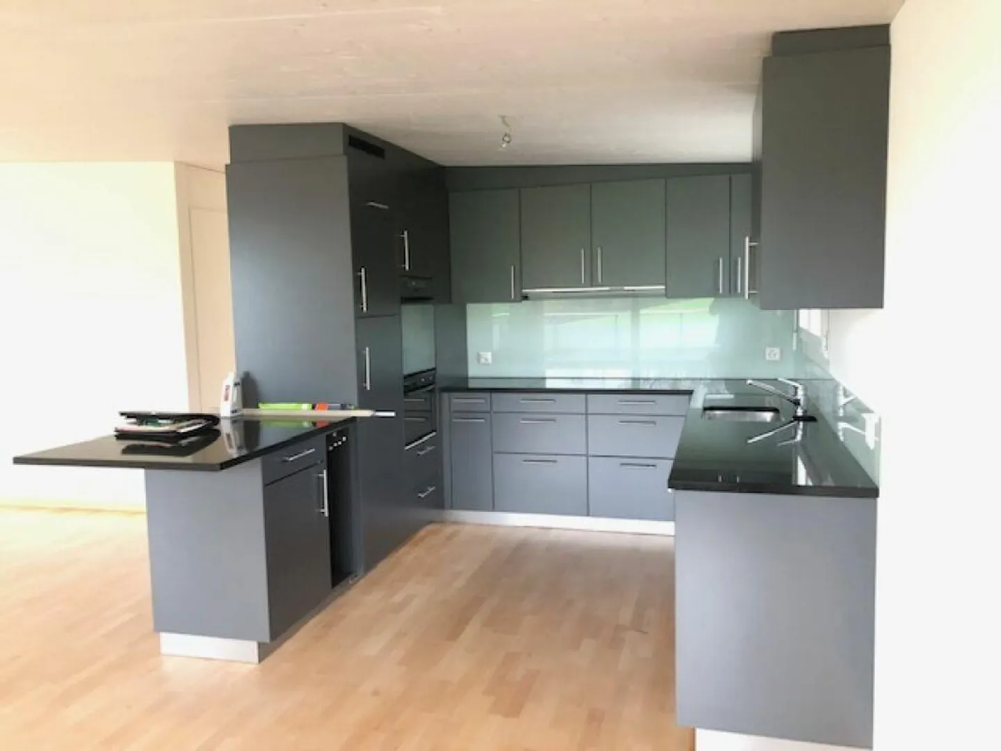 Bellissimo e luminoso appartamento attico di 4,5 locali con vista sul lago - Foto 3 di 8