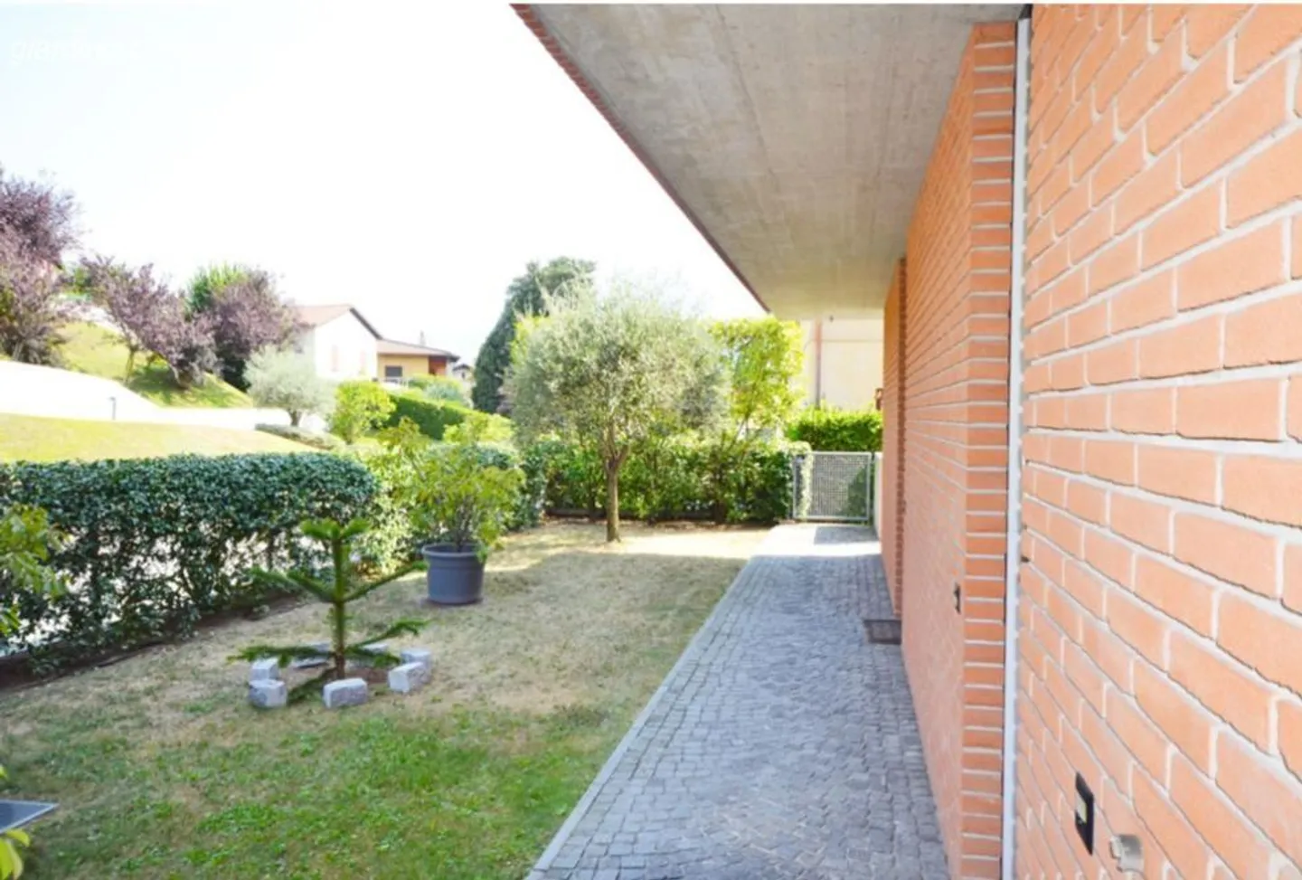 À LOUER : BEL APPARTEMENT MEUBLÉ AVEC TERRASSE - Photo 9 sur 11