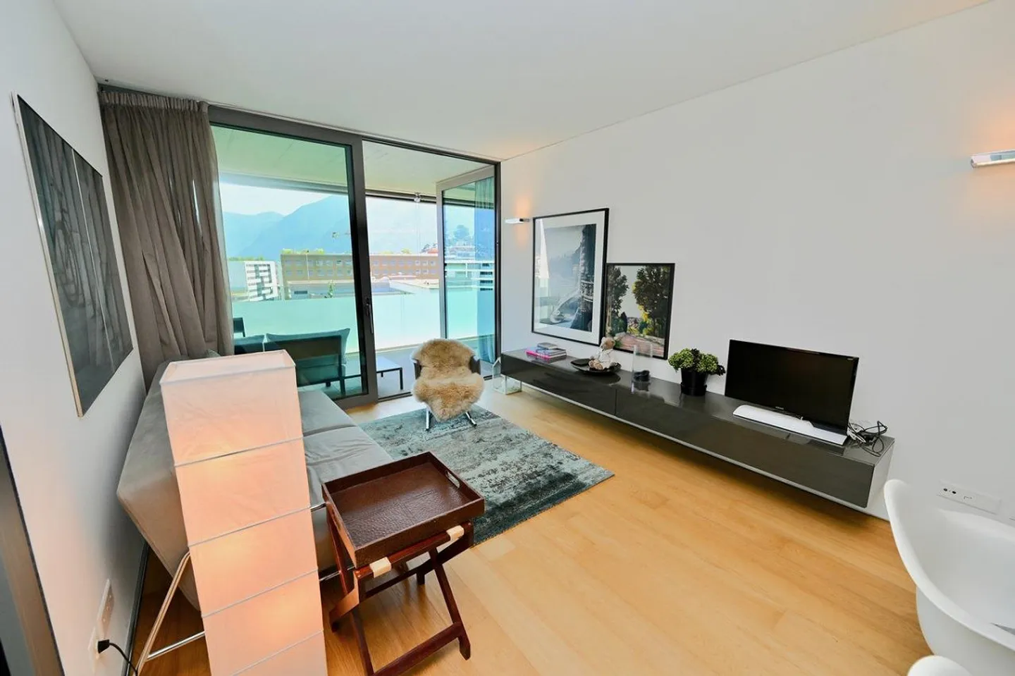 Holiday Home - Modern Apartment with Partial Lake View - Photo 5 of 19