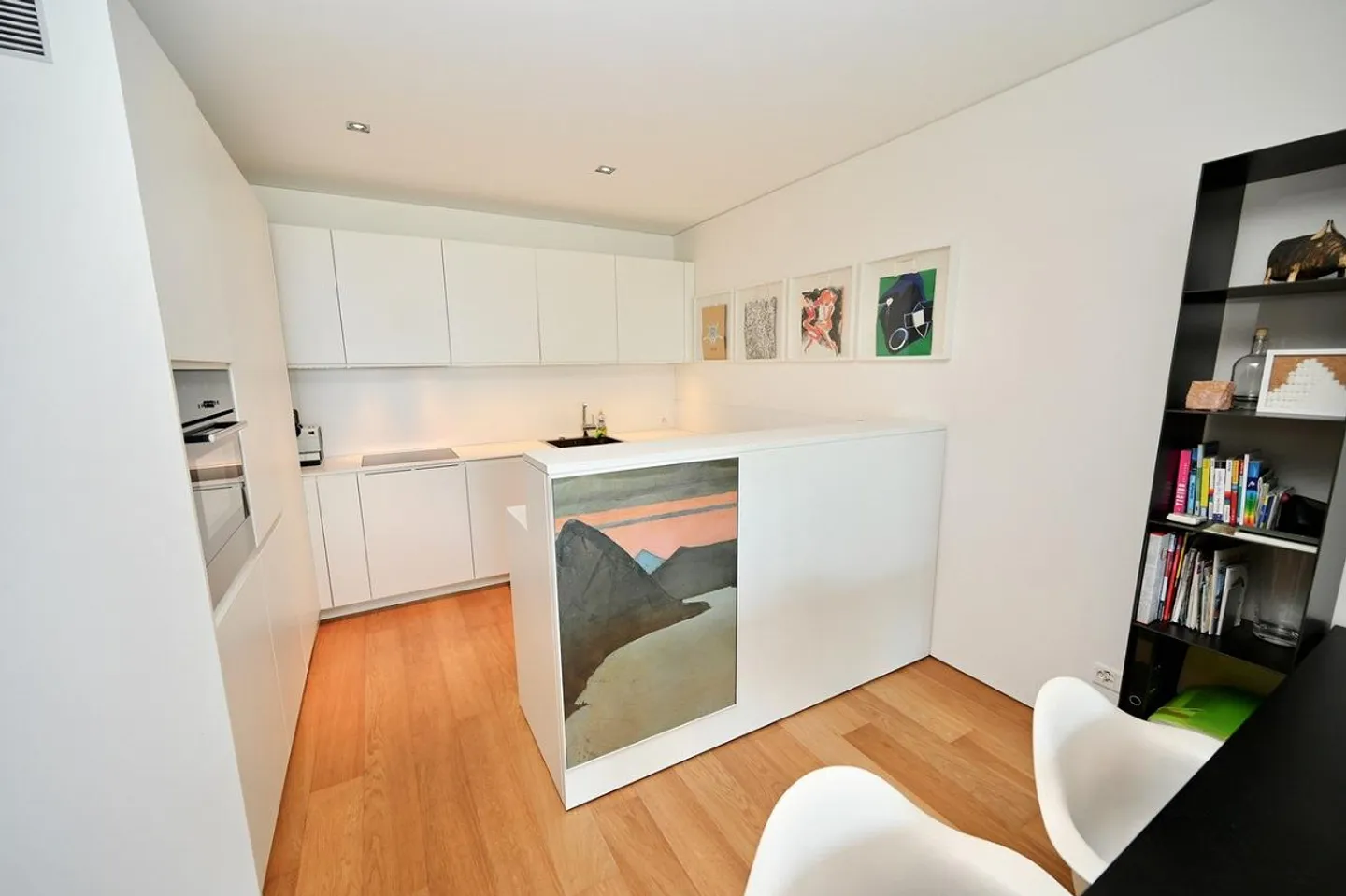 Holiday Home - Modern Apartment with Partial Lake View - Photo 8 of 19