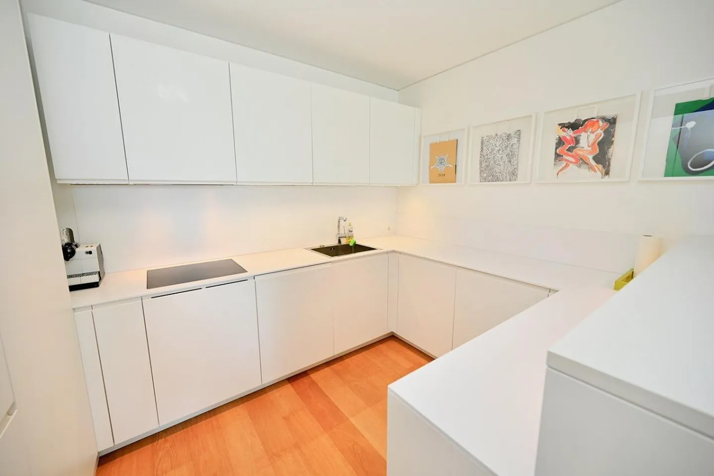 Holiday Home - Modern Apartment with Partial Lake View - Photo 9 of 19