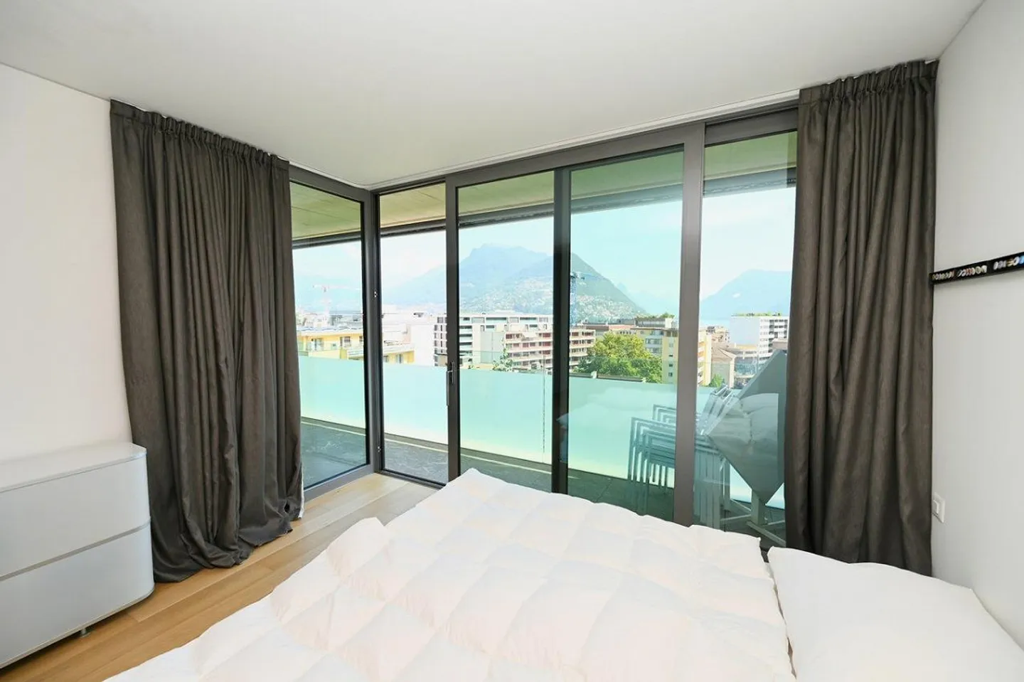 Holiday Home - Modern Apartment with Partial Lake View - Photo 13 of 19