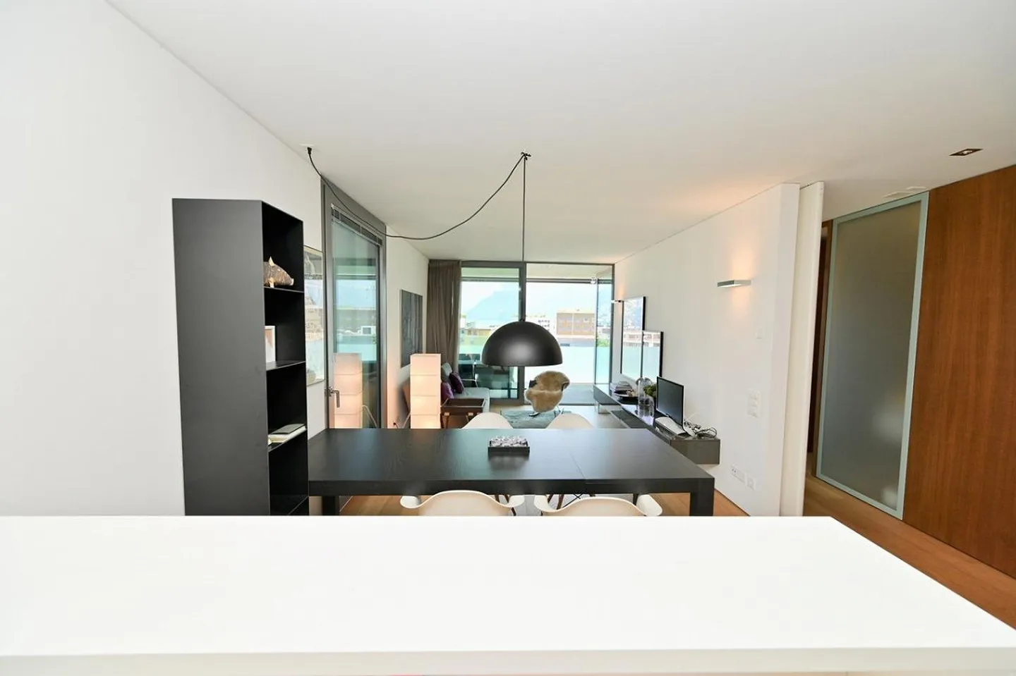 Holiday Home - Modern Apartment with Partial Lake View - Photo 11 of 19