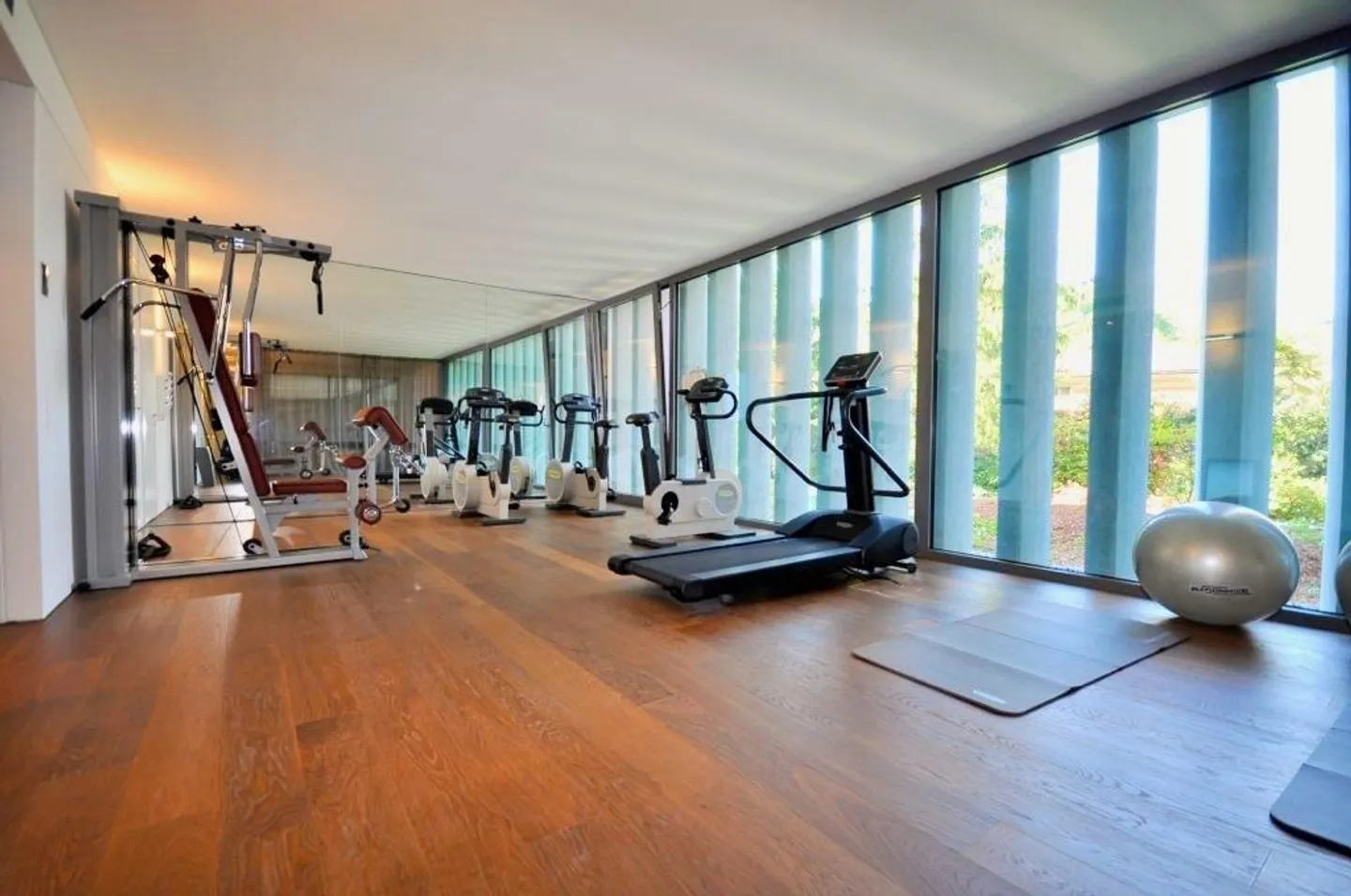 Holiday Home - Modern Apartment with Partial Lake View - Photo 16 of 19