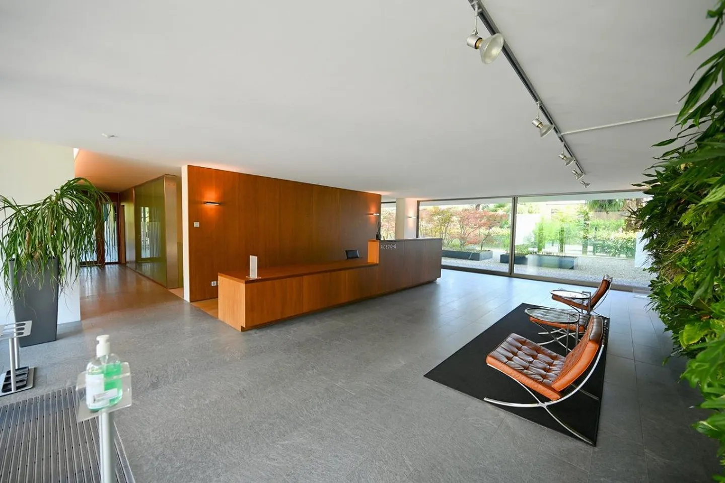 Holiday Home - Modern Apartment with Partial Lake View - Photo 18 of 19