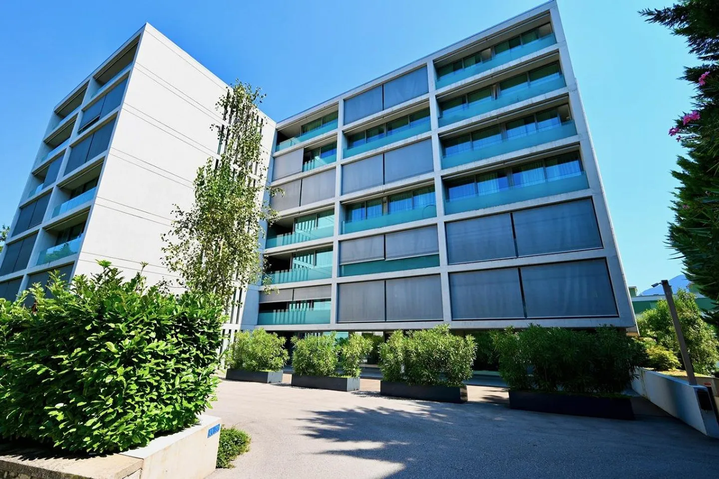 Holiday Home - Modern Apartment with Partial Lake View - Photo 19 of 19