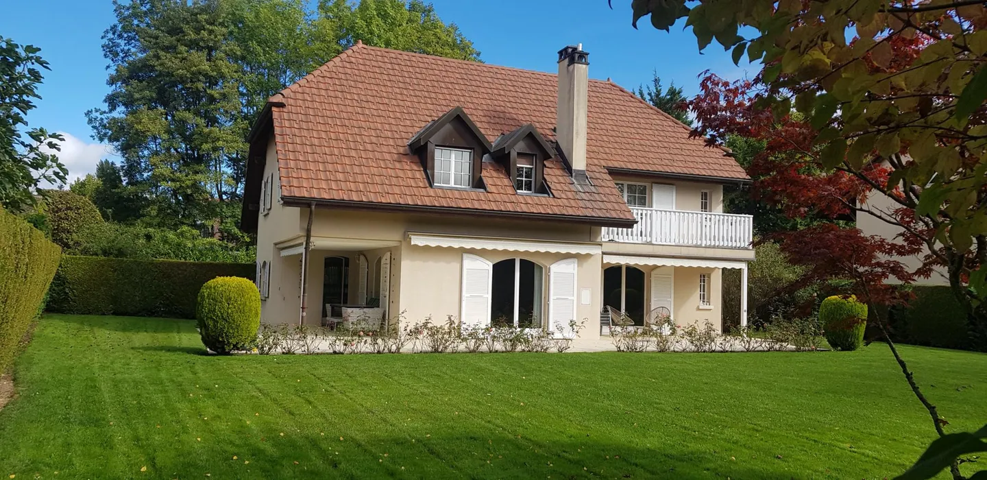 Magnifica villa indipendente con un grande giardino di oltre 500m2 - Foto 1 di 5