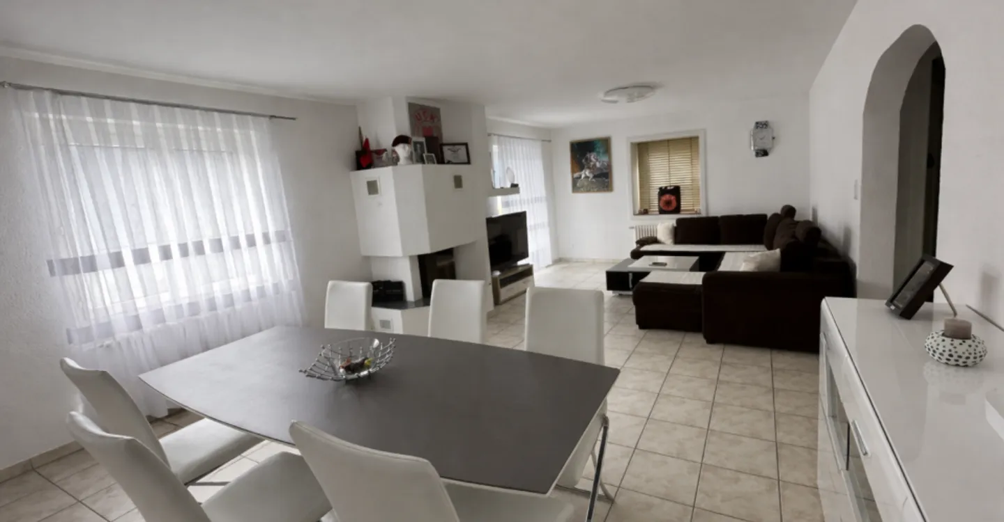 St-Imier, magnificent 4.5-room apartment on the 1st floor with balcony and terrace - Photo 2 of 7