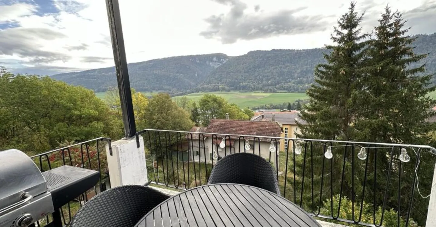 St-Imier, magnificent 4.5-room apartment on the 1st floor with balcony and terrace - Photo 3 of 7