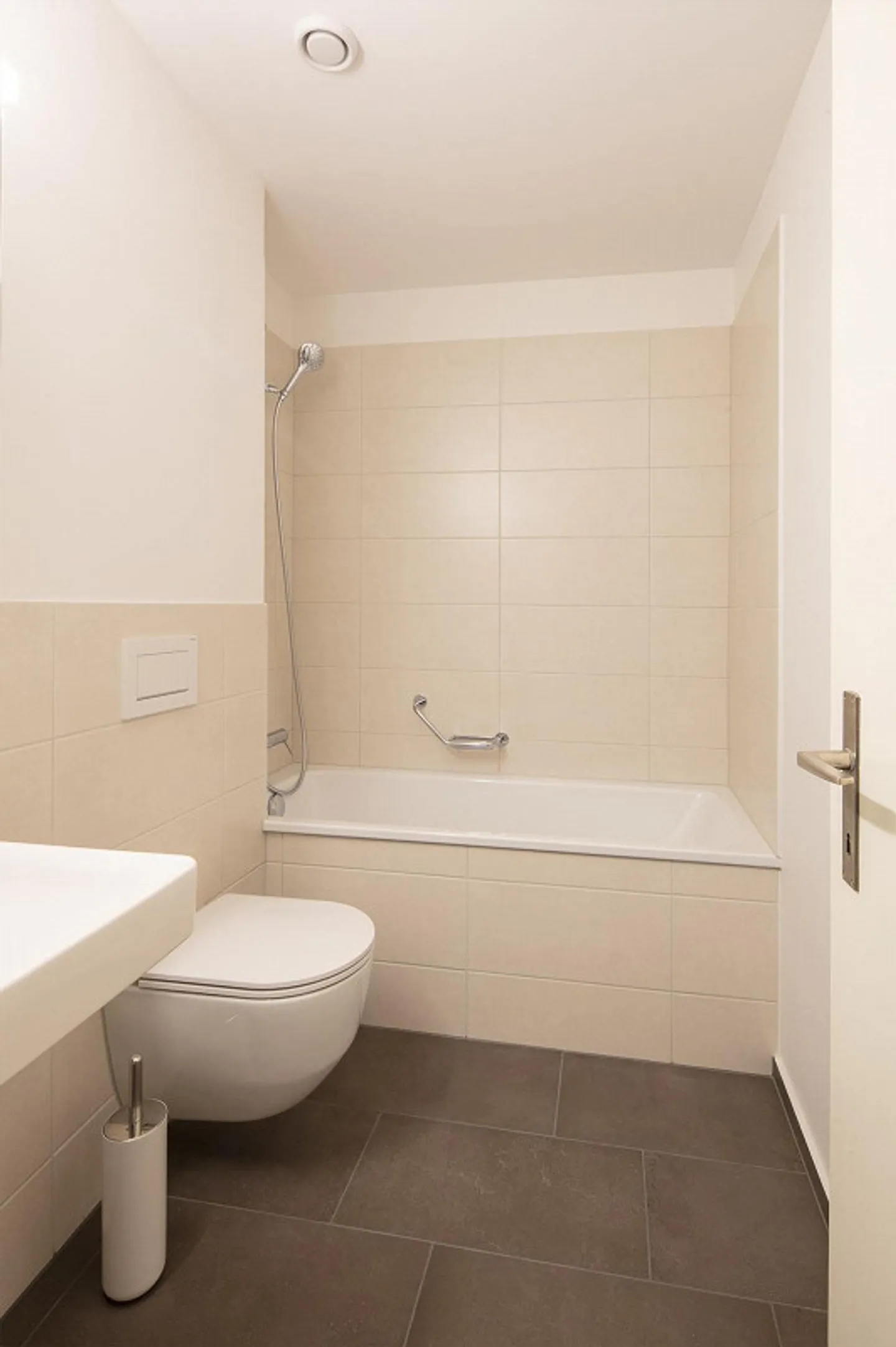 Sur la belle et calme Delsbergerallee - Photo 6 sur 8