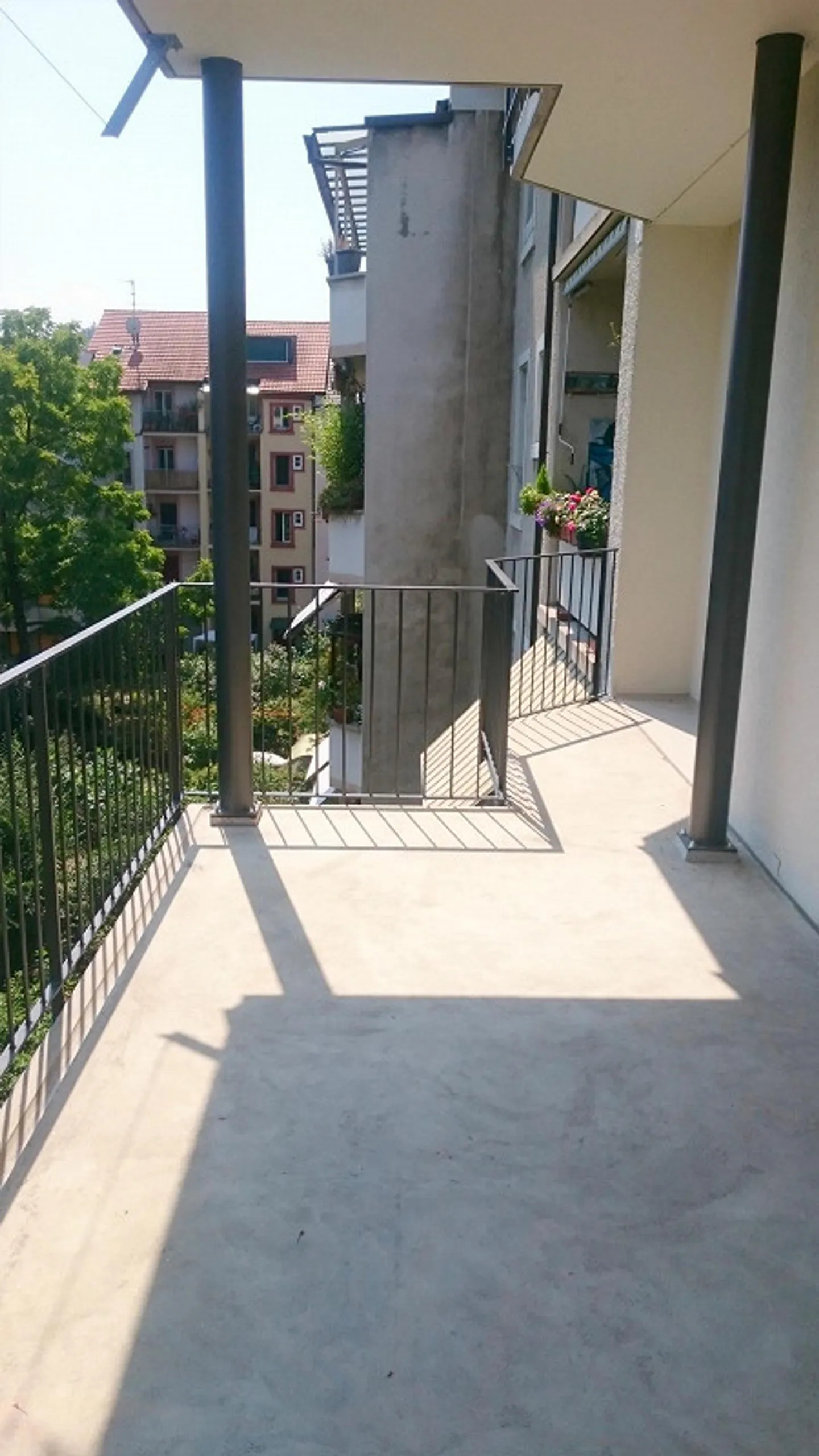 Sur la belle et calme Delsbergerallee - Photo 7 sur 8