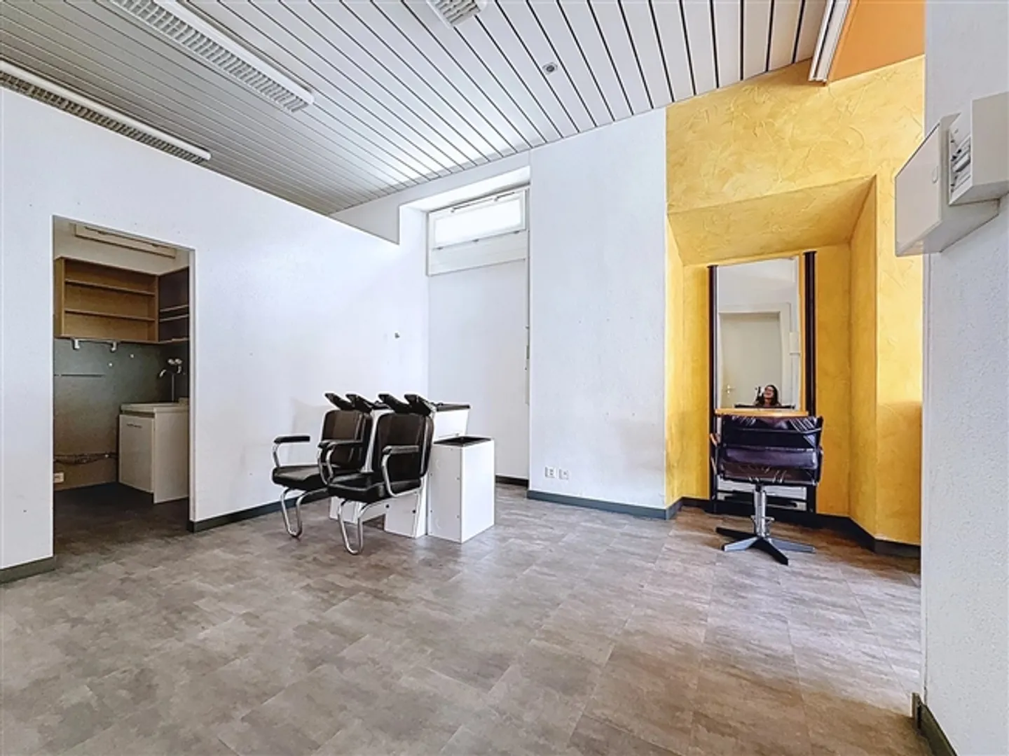 For rent commercial premises in Rue Beausite 2 in Sierre - Photo 4 of 8