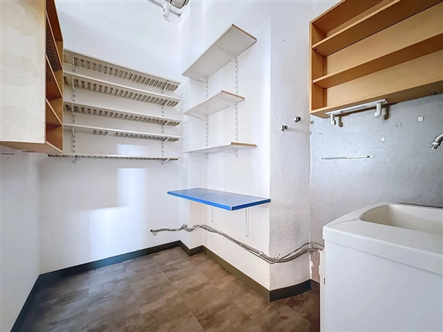 For rent commercial premises in Rue Beausite 2 in Sierre - Photo 6 of 8