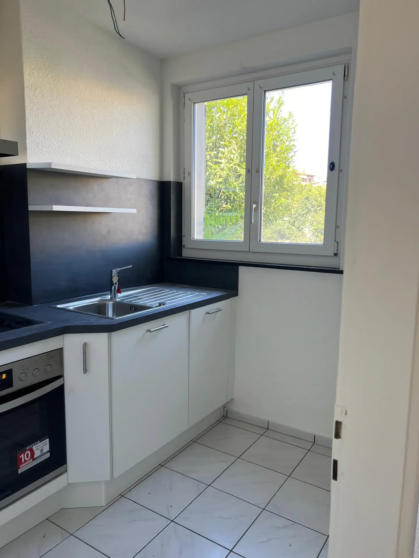 Luminoso appartamento di 3,5 locali con balcone - nuova cucina - Foto 4 di 14