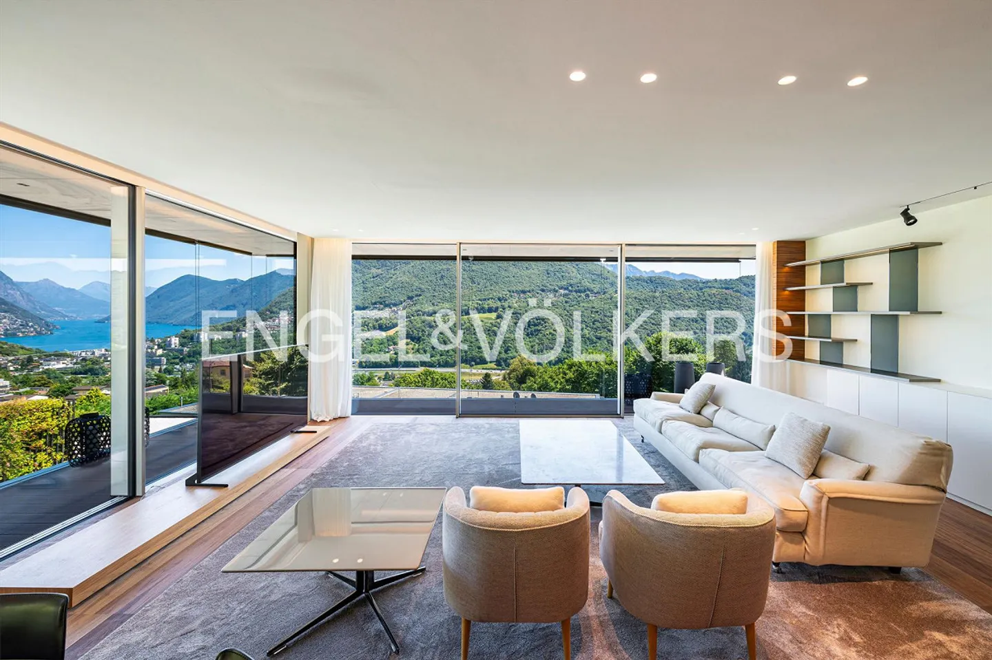 Contemporary prestigious residence - Photo 3 of 15