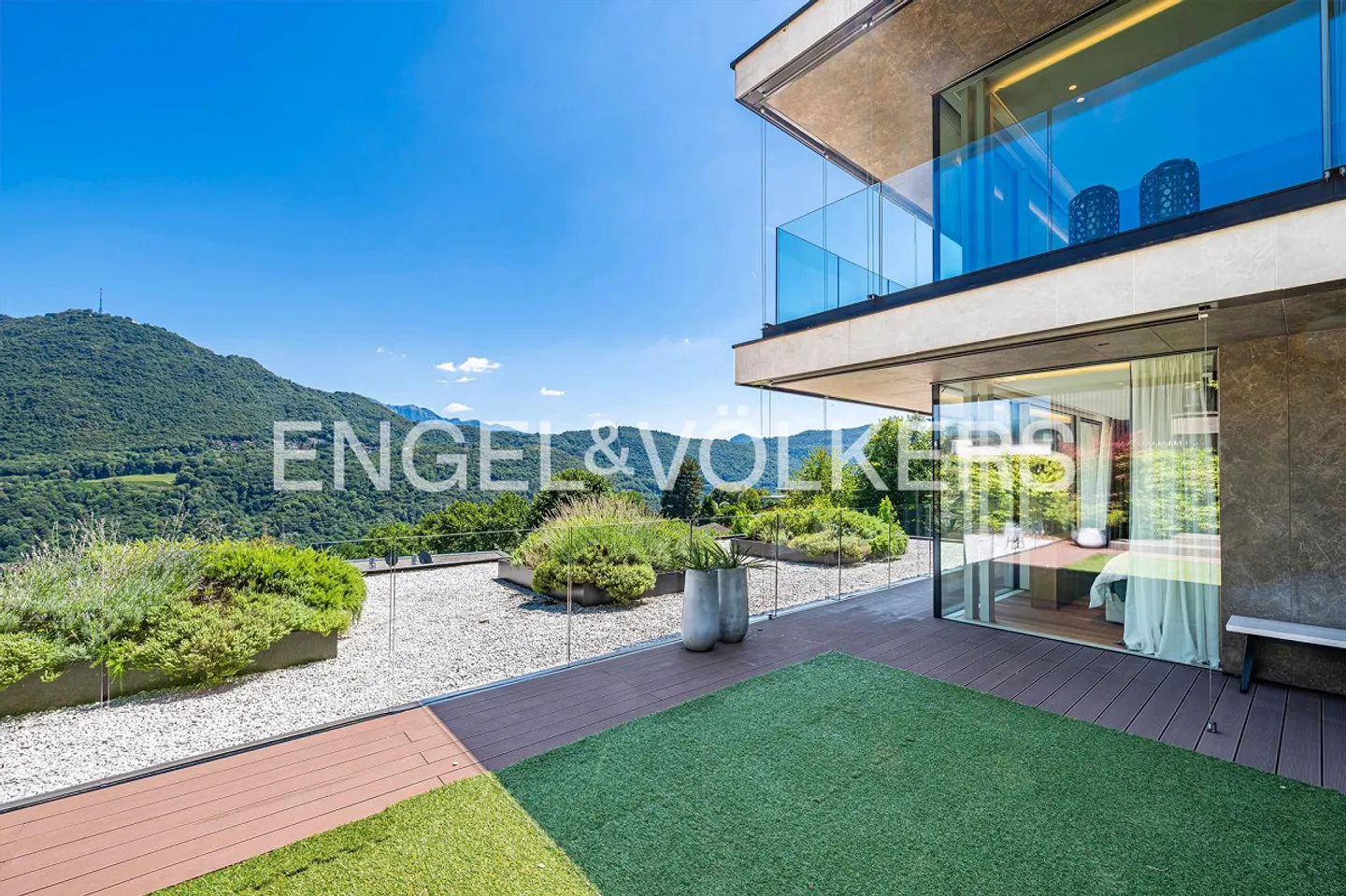 Contemporary prestigious residence - Photo 8 of 15