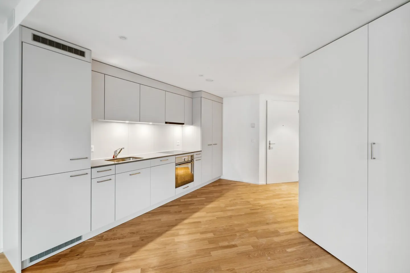 Appartamento moderno di 2,5 stanze nella Torre di Münchenstein BL - Foto 1 di 7