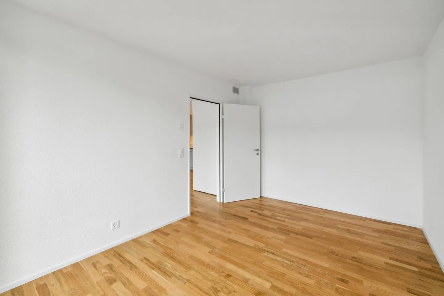 Appartamento moderno di 2,5 stanze nella Torre di Münchenstein BL - Foto 4 di 7