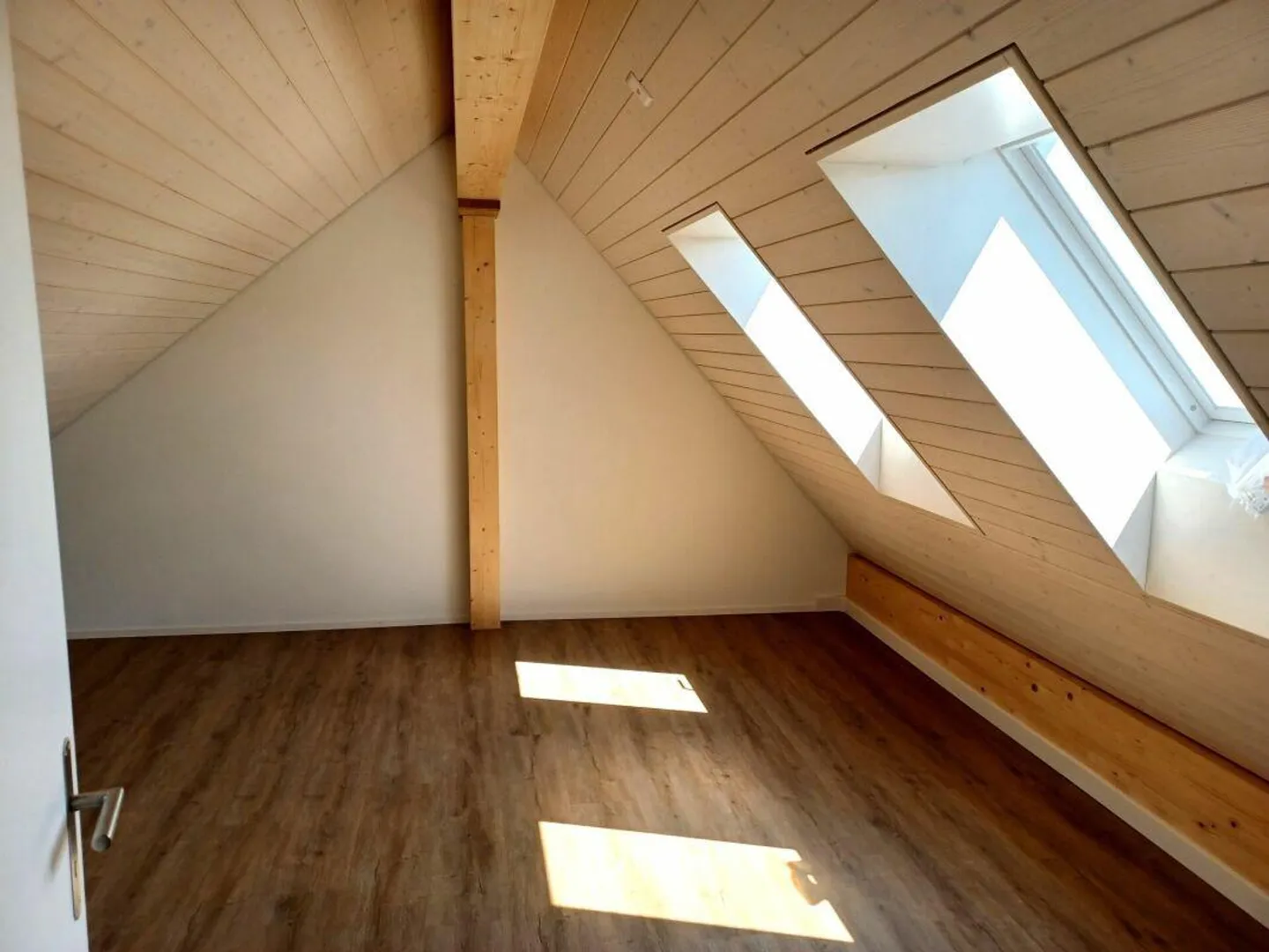 Appartement spacieux en attique dans une maison mitoyenne - Photo 10 sur 13