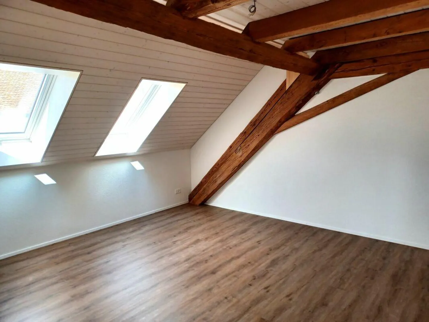Appartement spacieux en attique dans une maison mitoyenne - Photo 11 sur 13