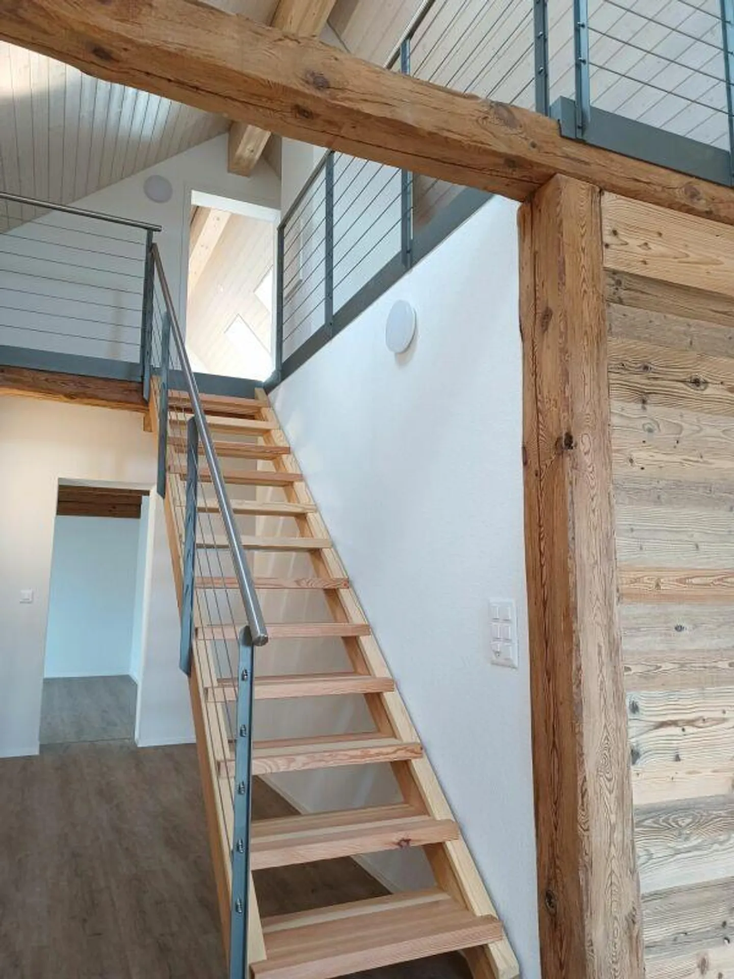 Appartement spacieux en attique dans une maison mitoyenne - Photo 12 sur 13