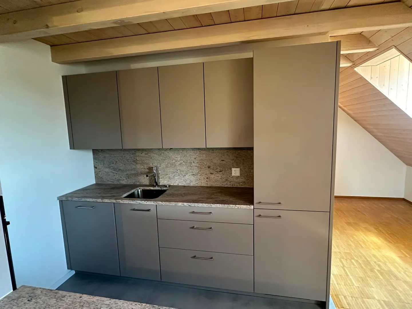 Charmante Dachwohnung in Dornach - Foto 3 von 21