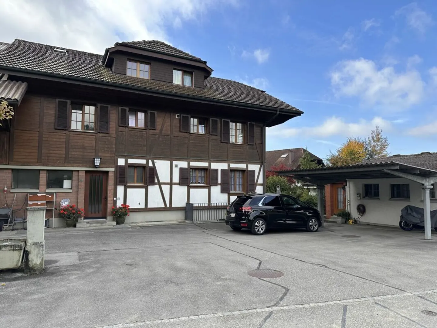 3-Familienhaus mit ehem. Ökonomieteil/Schopf bzw. viel Potenzial - Foto 1 von 11