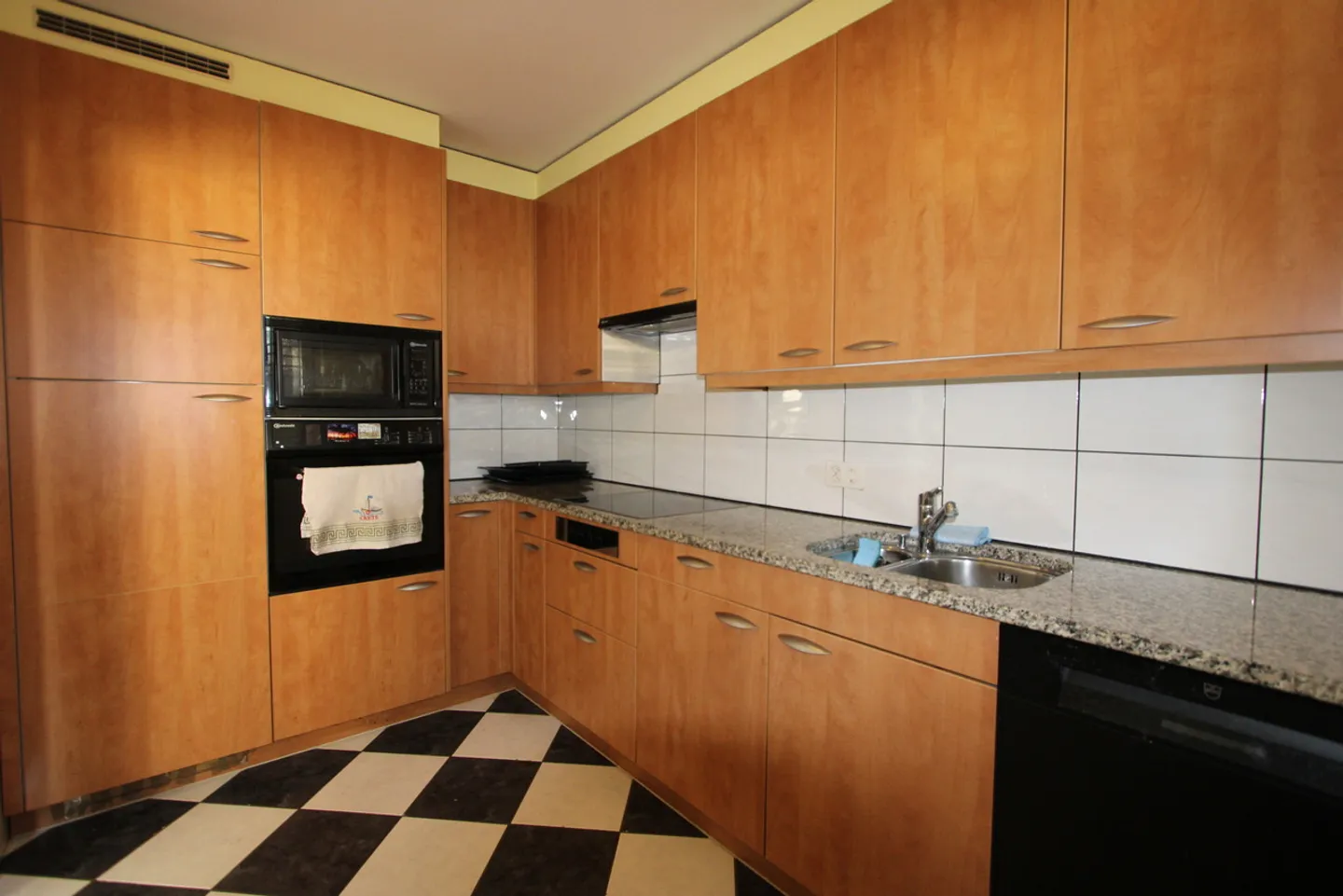 Five Rooms, Large Terrace and Dreamlike View! - Photo 6 of 17