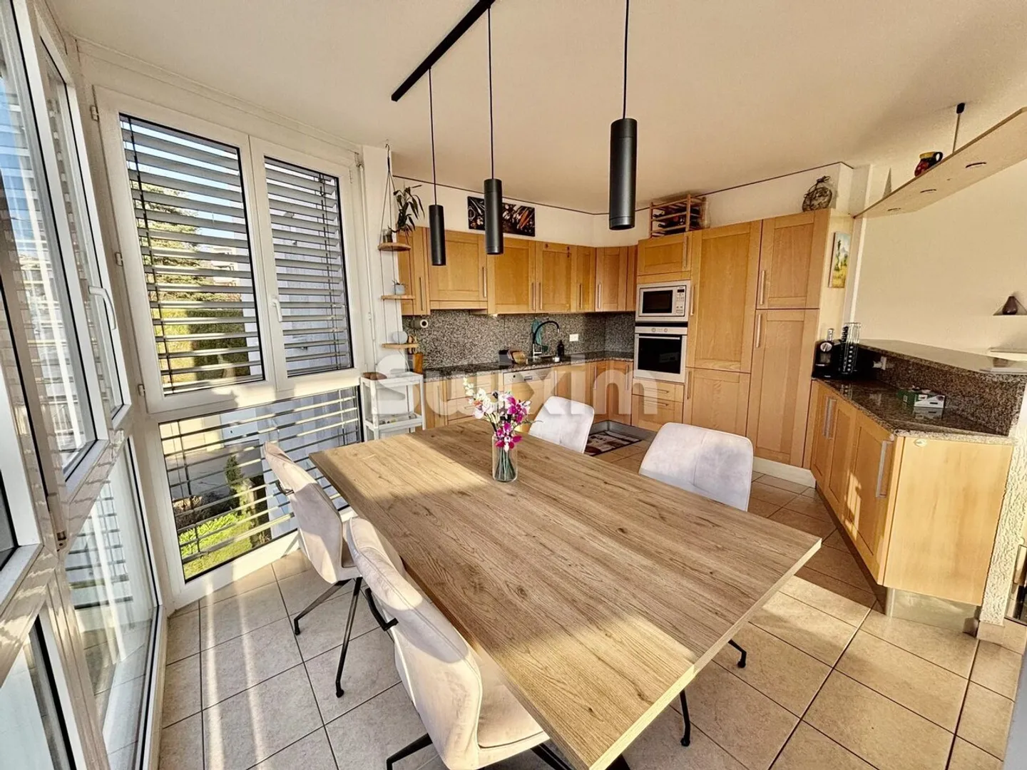 Bellissimo appartamento luminoso di 4,5 stanze con terrazza! - Foto 3 di 6