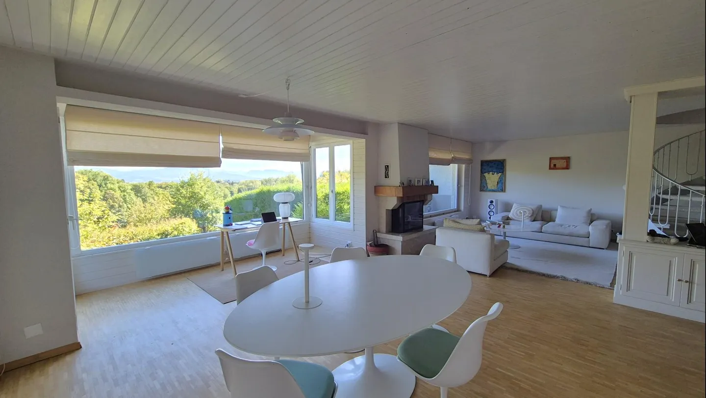 Beautiful terraced house with an independent studio in Genolier - Photo 1 of 9