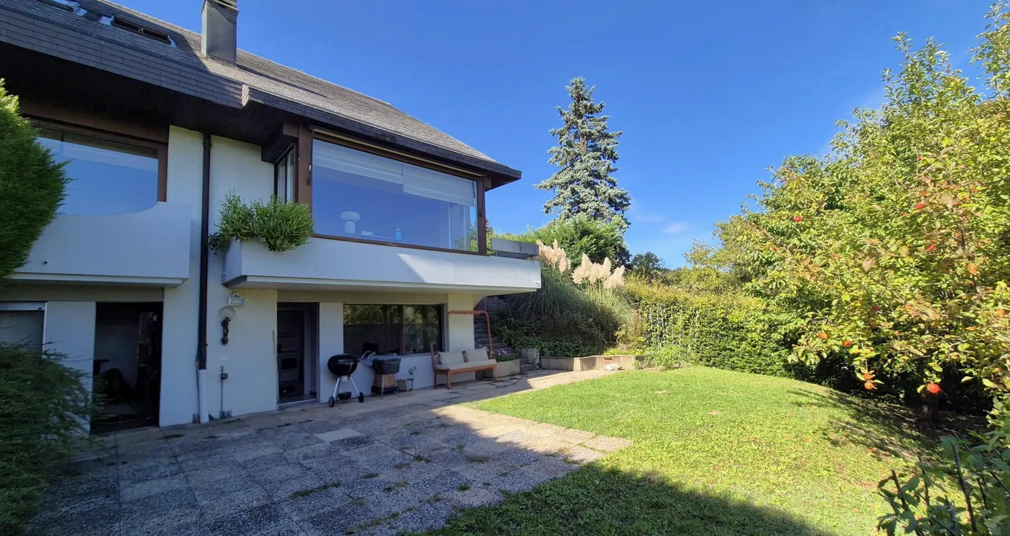 Beautiful terraced house with an independent studio in Genolier - Photo 2 of 9