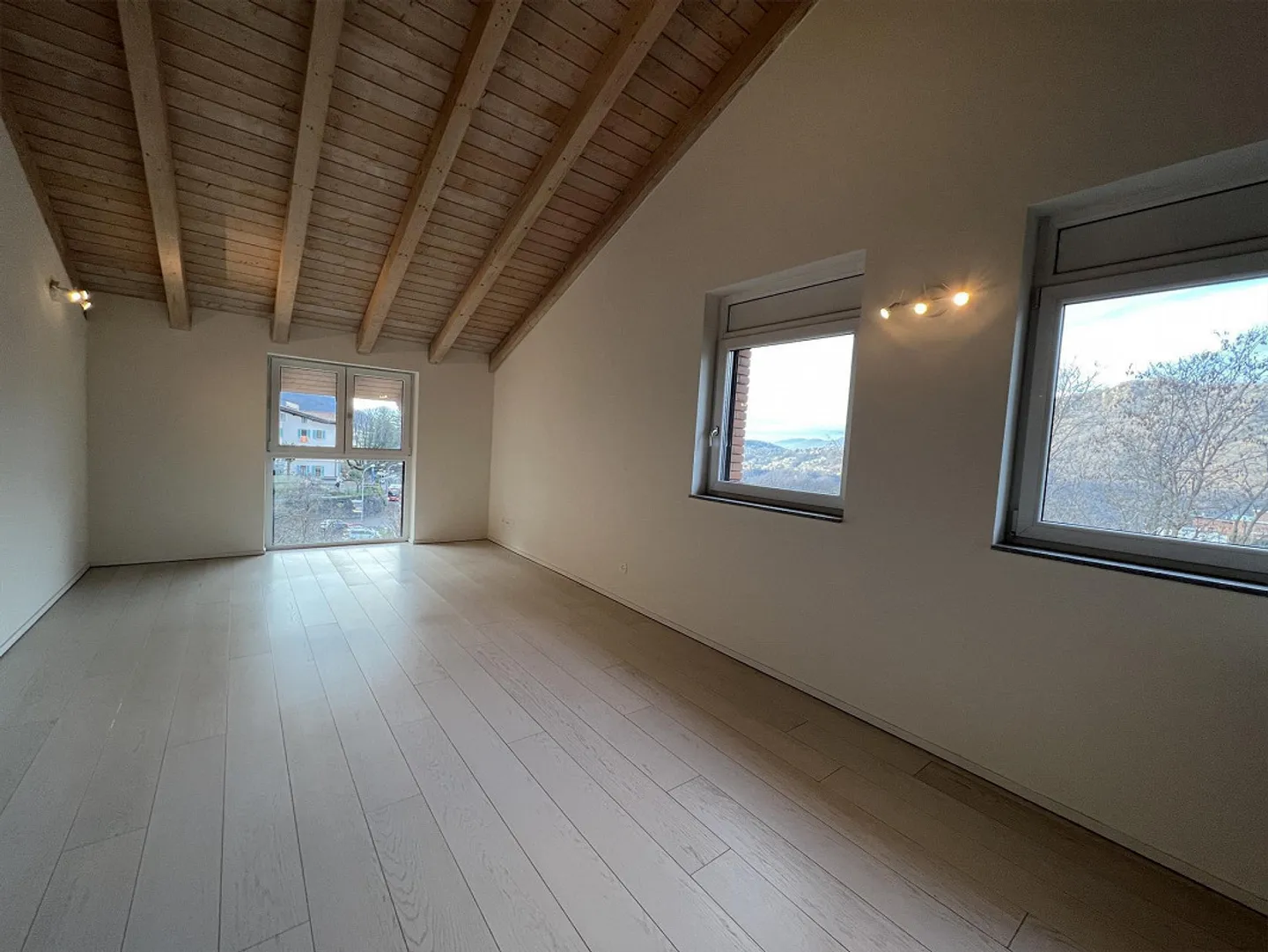 Moderno attico con tetto a vista in vendita a Cadro - Foto 4 di 15