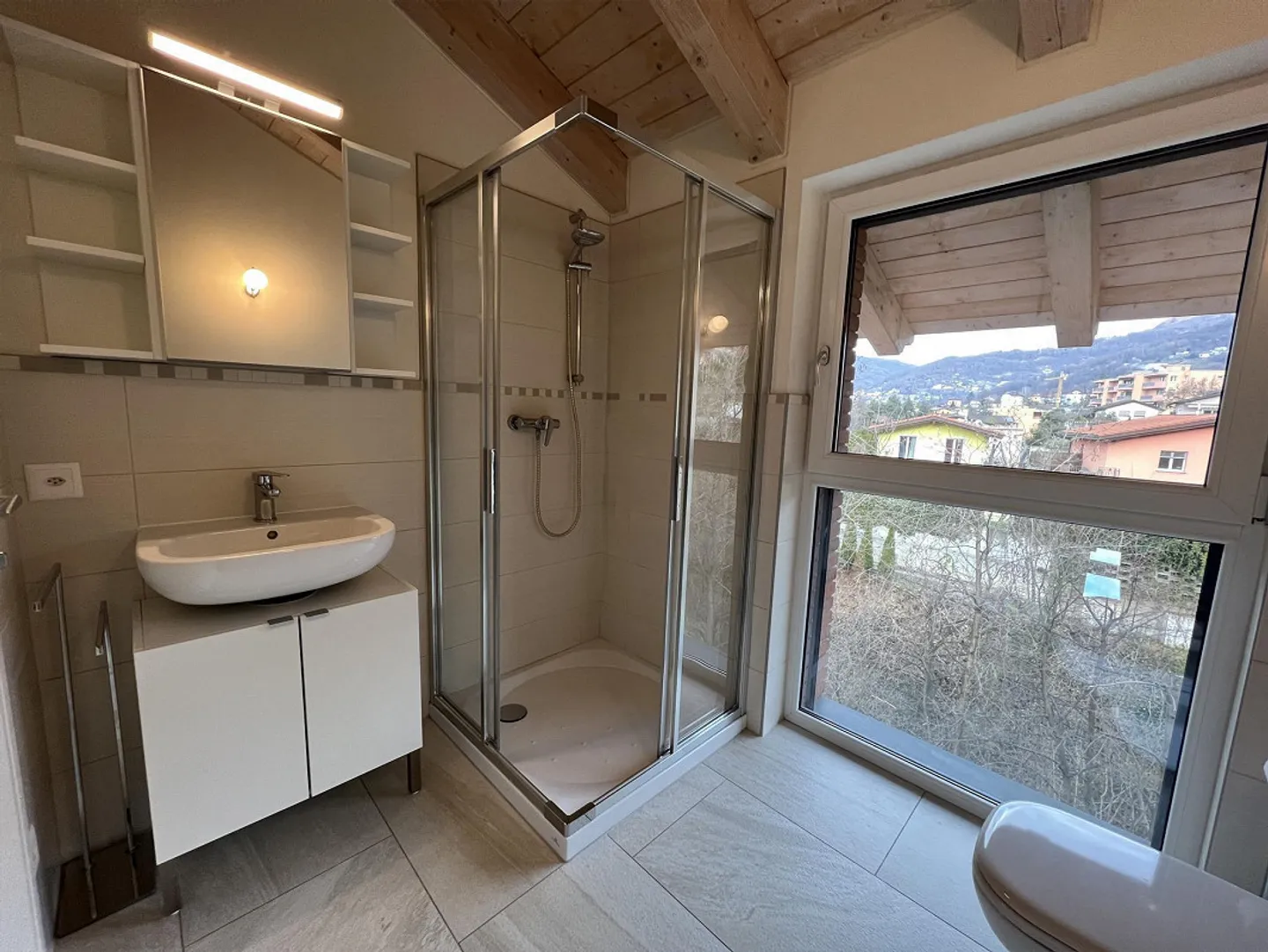 Moderno attico con tetto a vista in vendita a Cadro - Foto 11 di 15