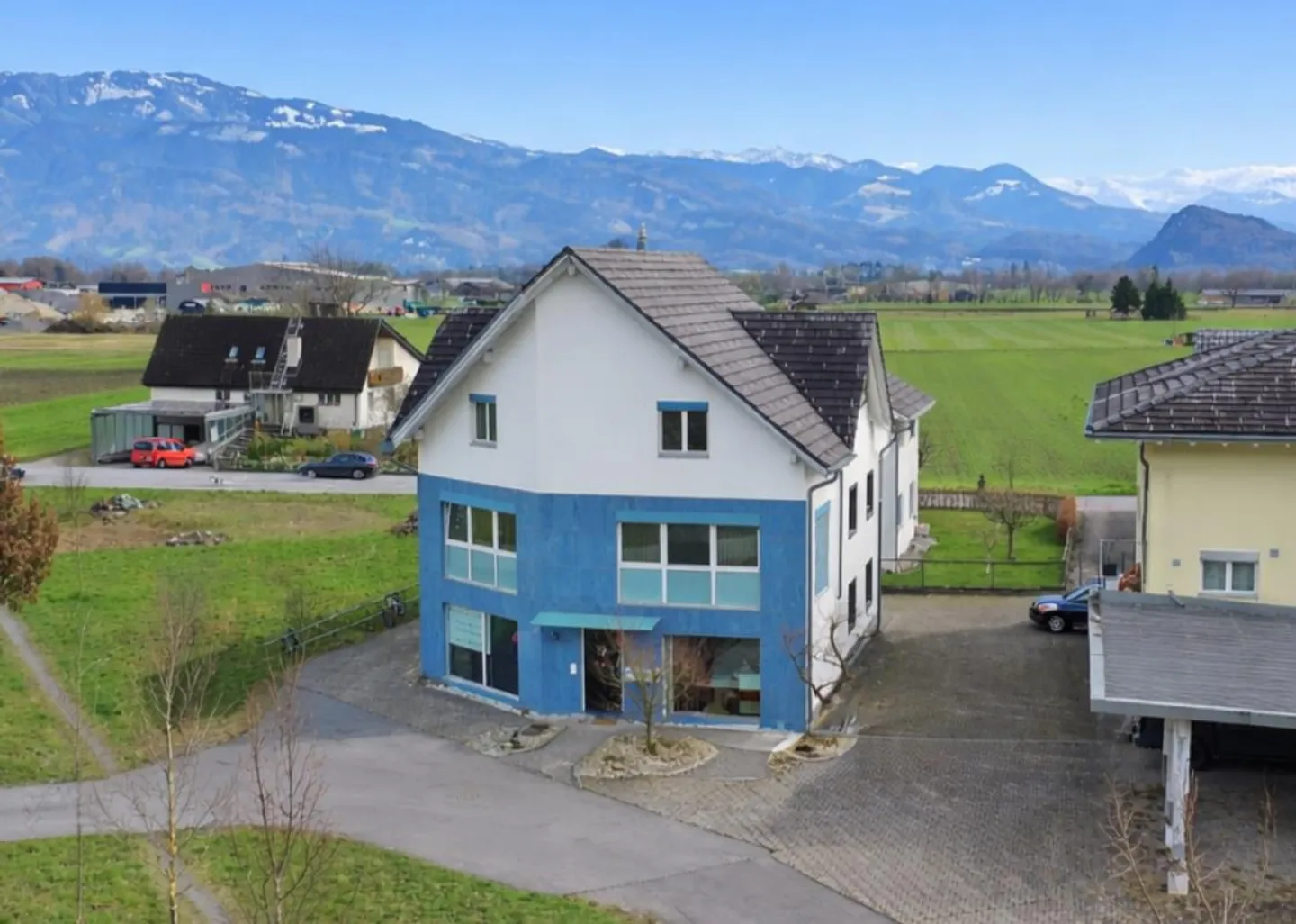 Maison multifamiliale moderne - Photo 3 sur 7