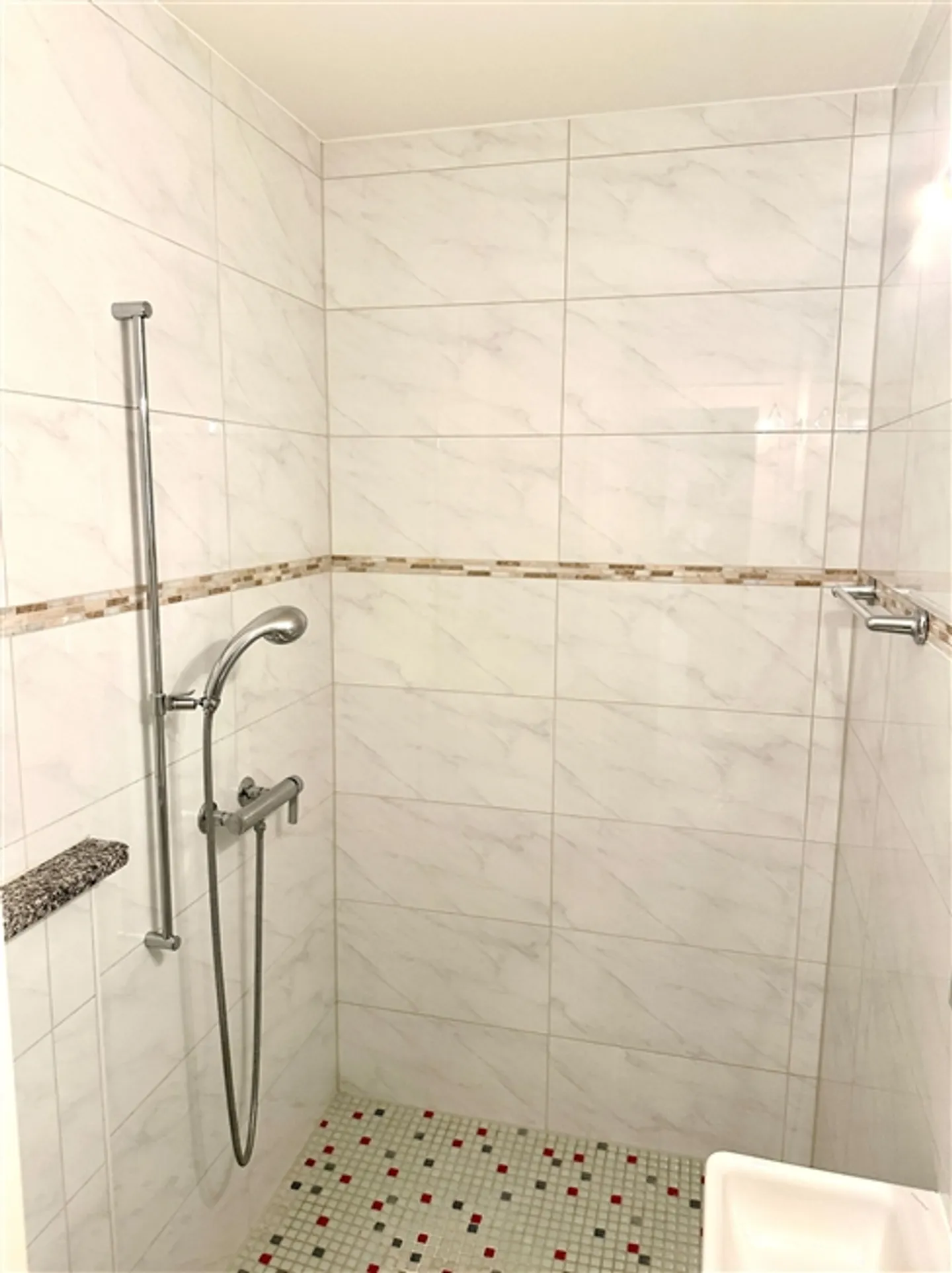 Magnificent 4.5-room apartment in the center of Sion - Photo 7 of 9