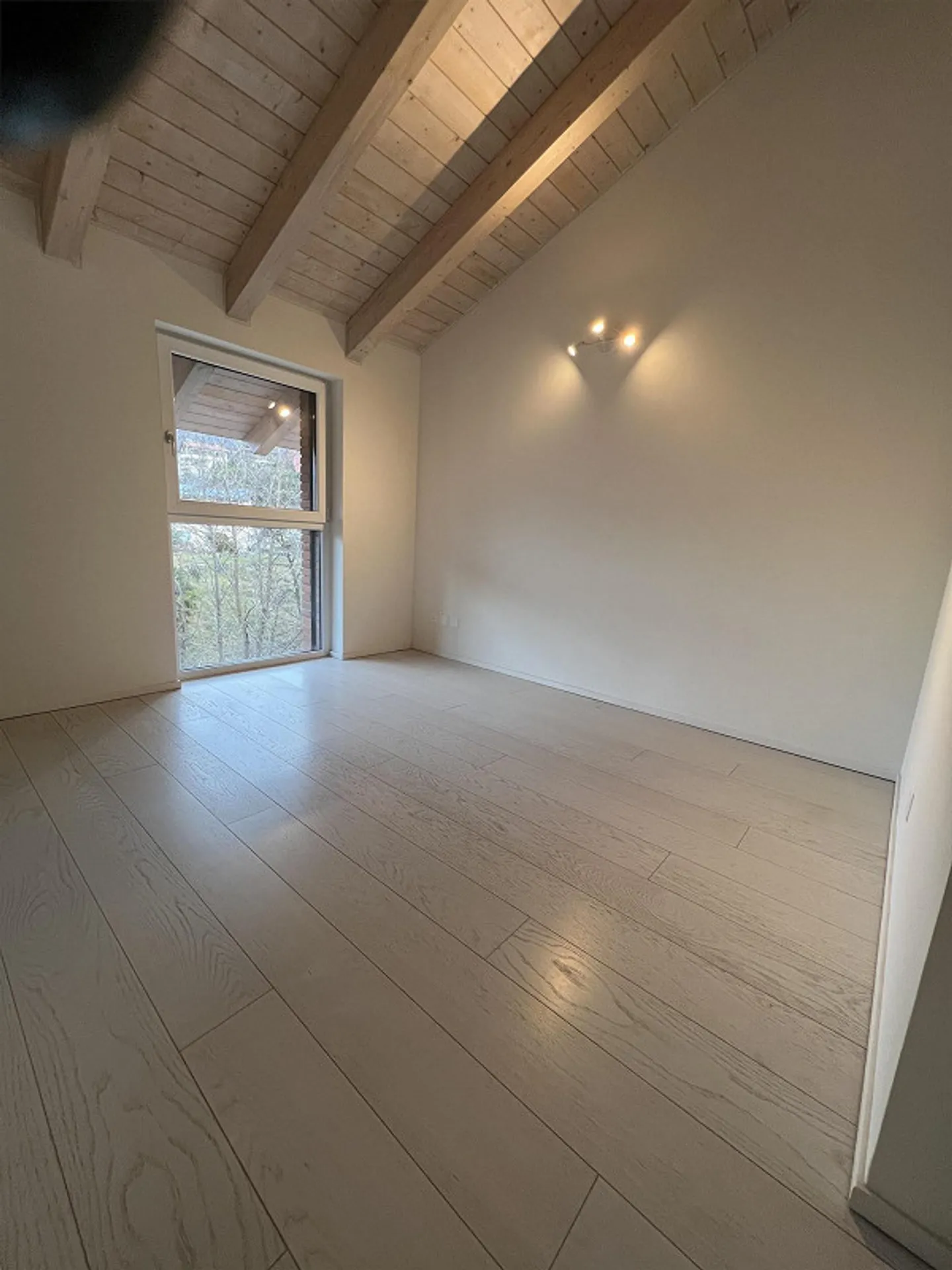 Moderno attico con tetto a vista in vendita a Cadro - Foto 14 di 15
