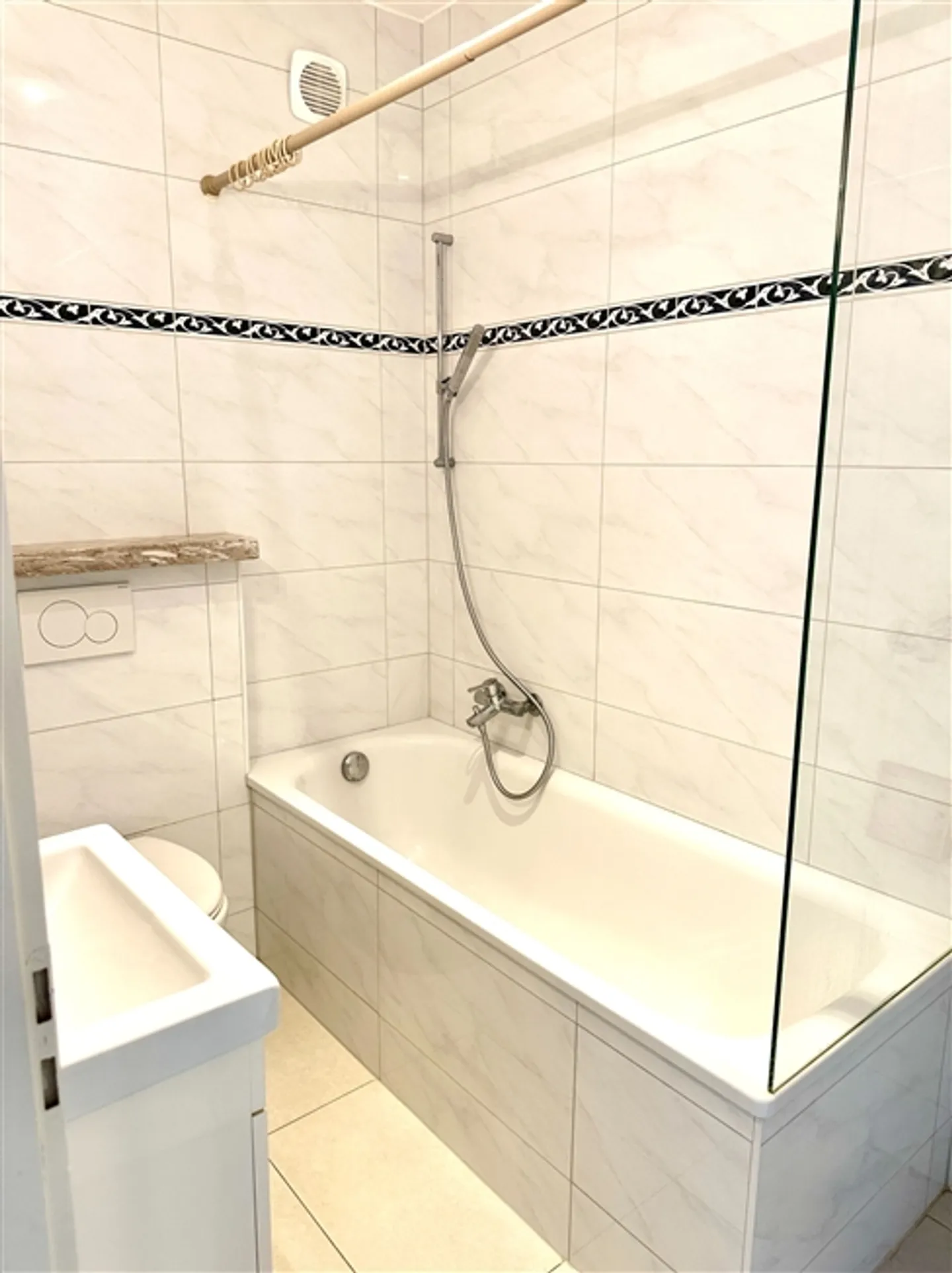 Magnificent 4.5-room apartment in the center of Sion - Photo 8 of 9