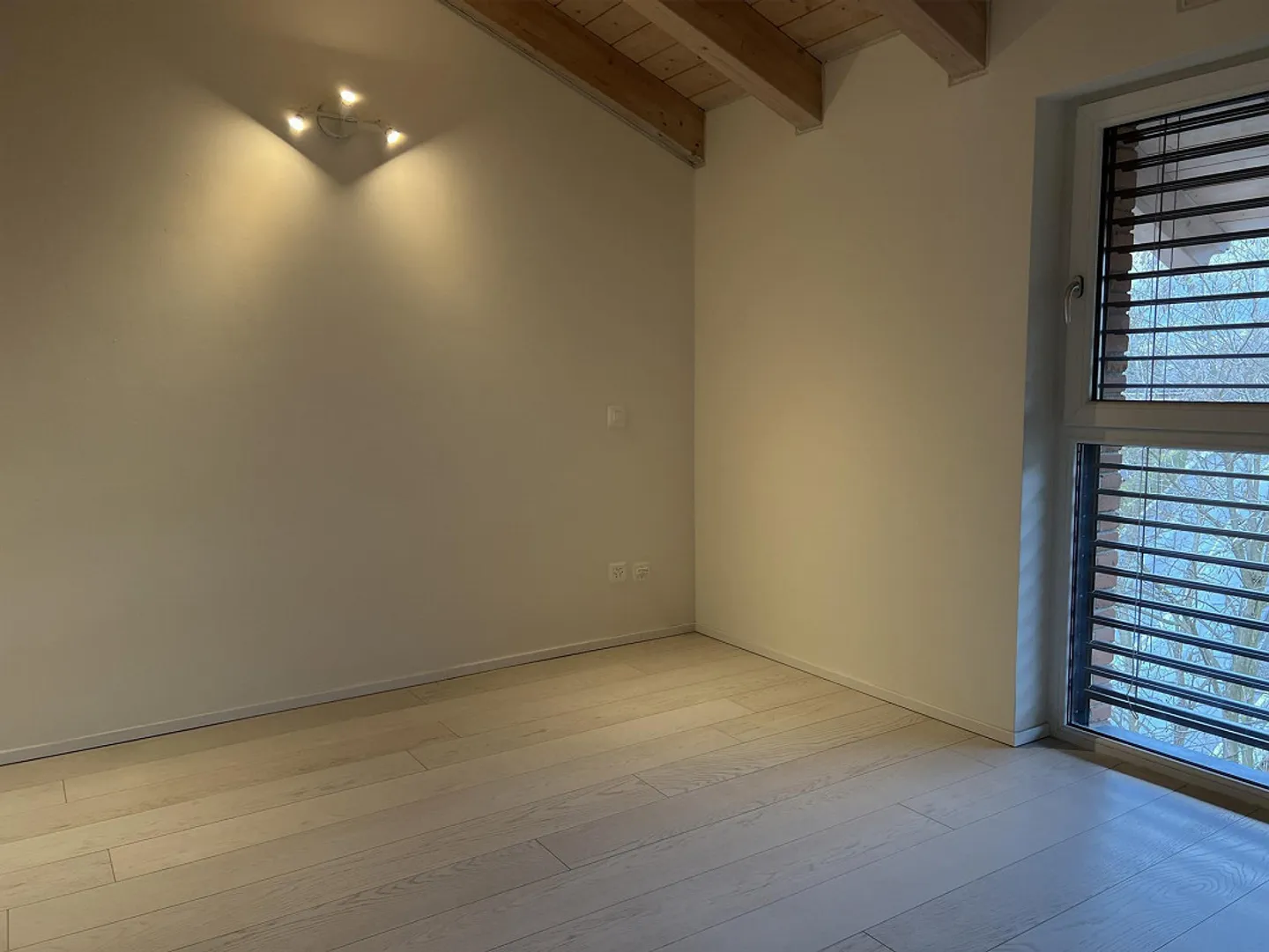 Moderno attico con tetto a vista in vendita a Cadro - Foto 13 di 15