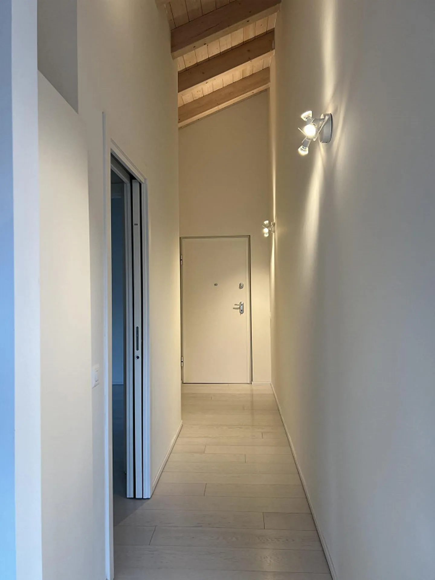 Moderno attico con tetto a vista in vendita a Cadro - Foto 15 di 15