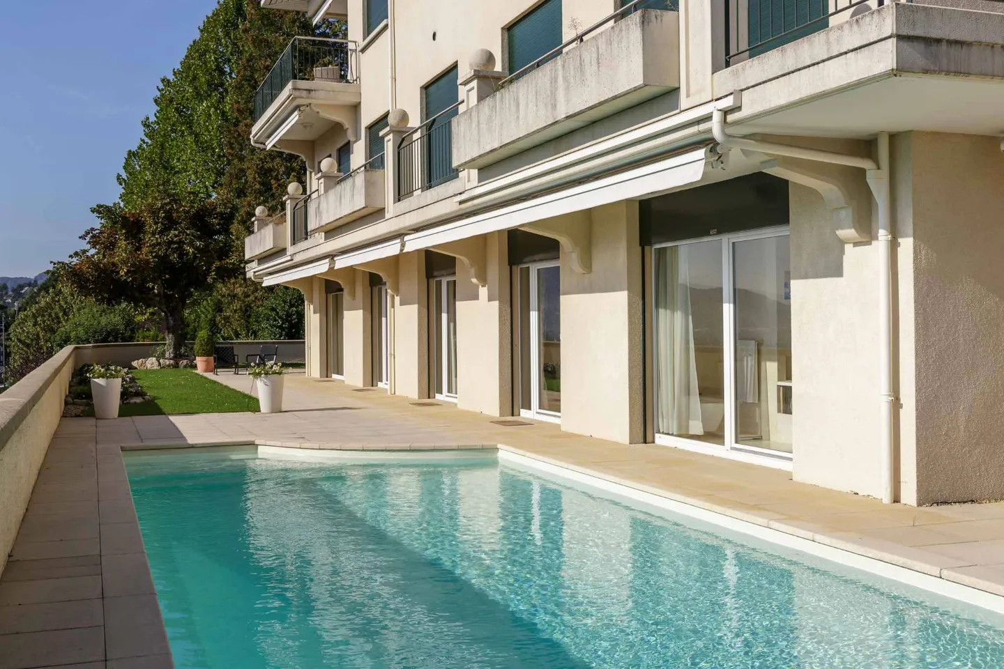 Private pool! Panoramic view of the lake - Photo 7 of 13